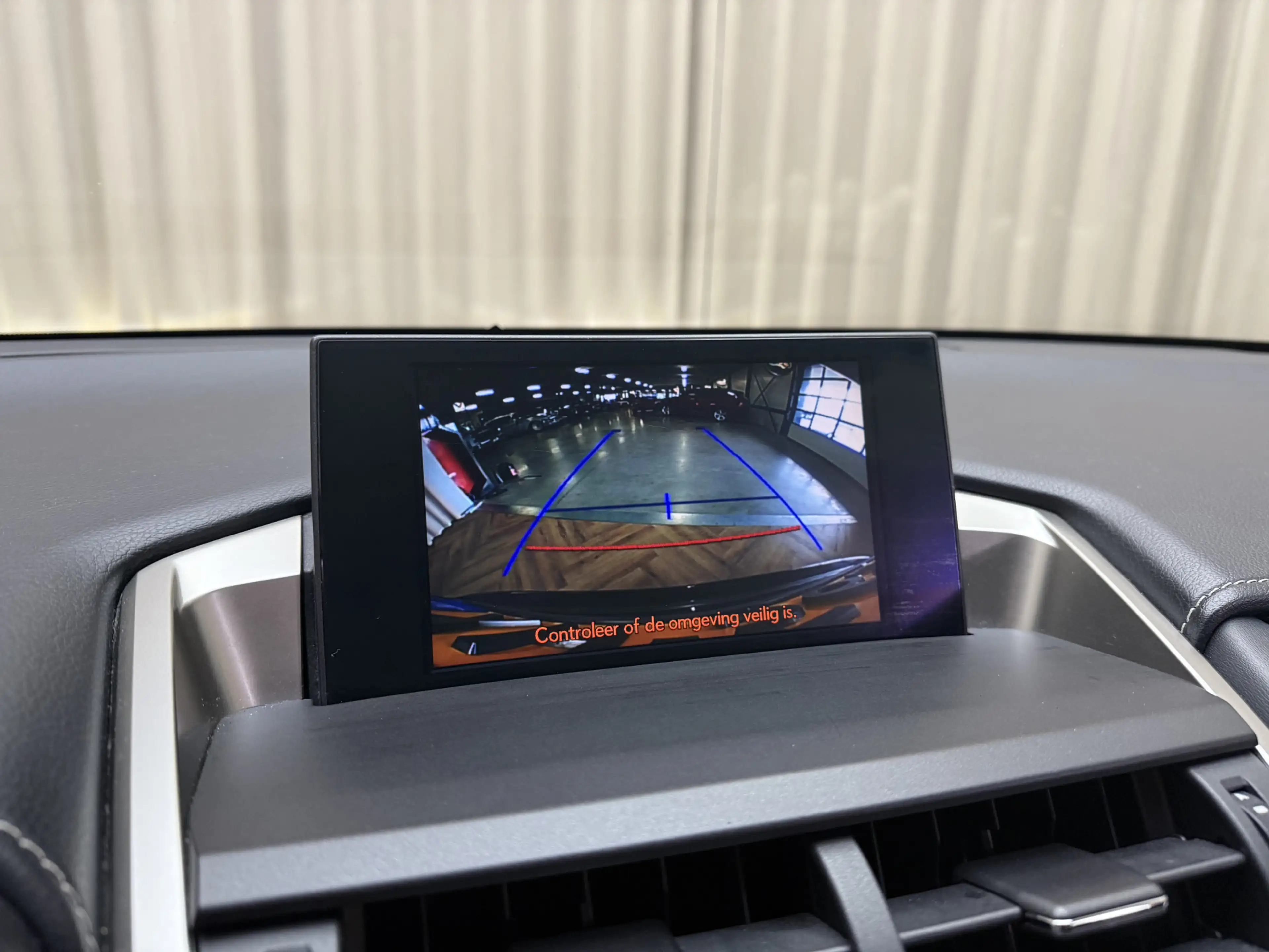Lexus NX 300h 1/2 Leder / Navigatie / Cruise / ECC Clima / Camer — photo 11