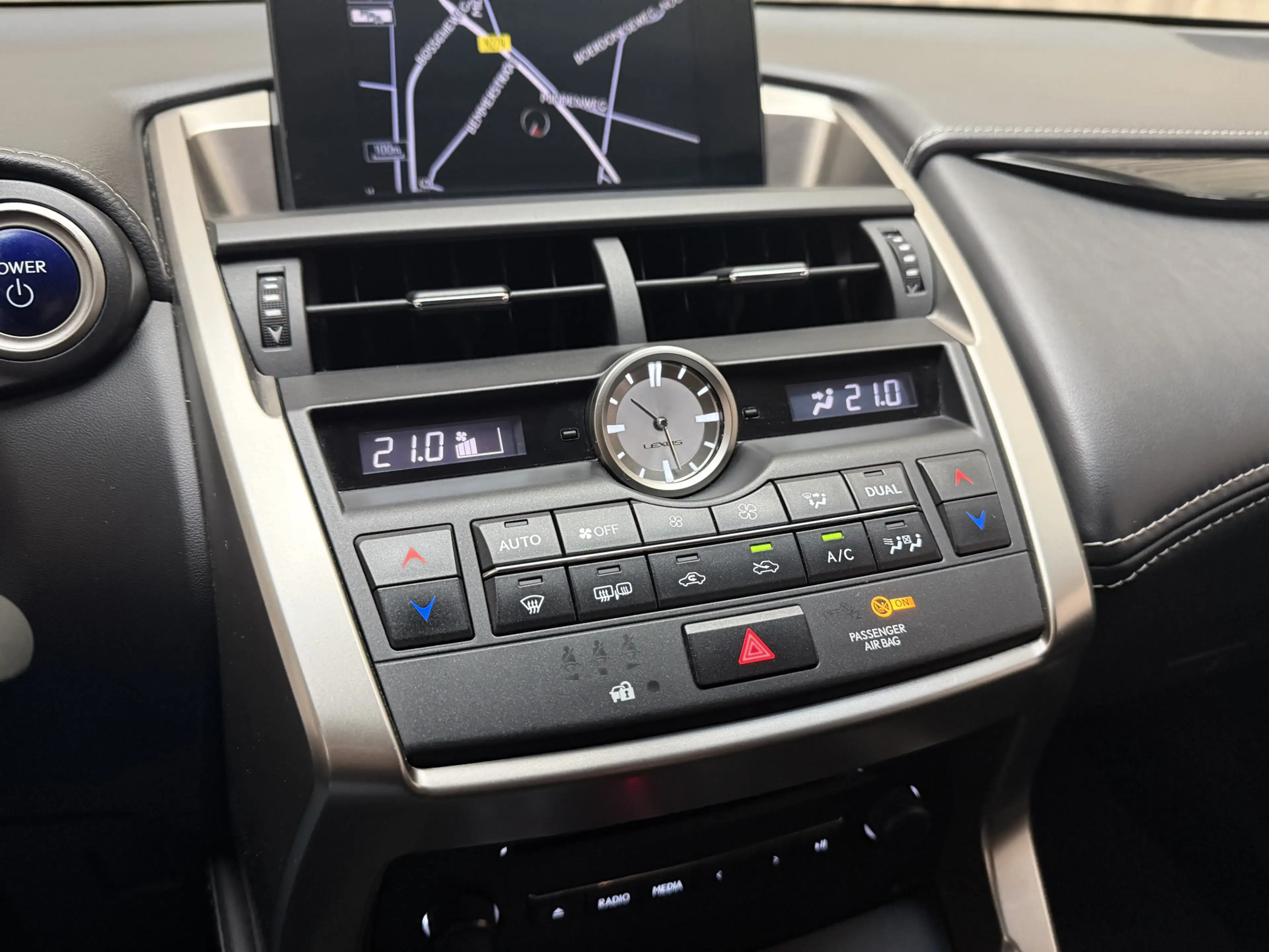 Lexus NX 300h 1/2 Leder / Navigatie / Cruise / ECC Clima / Camer — photo 13