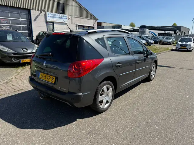Peugeot 207 SW view 3
