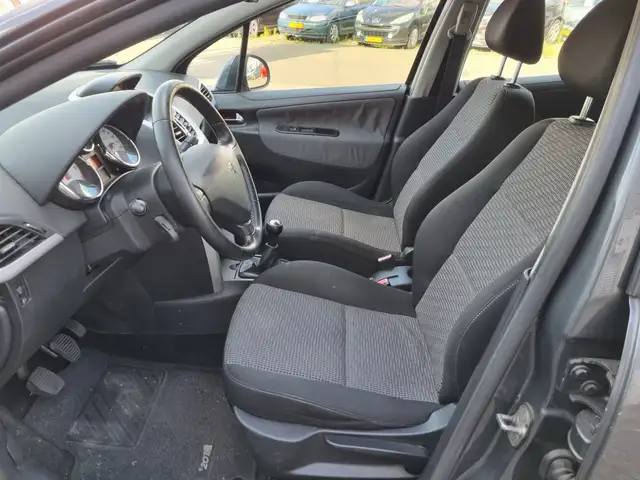 Peugeot 207 SW view 5