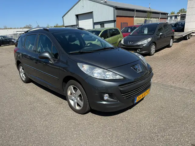 Peugeot 207 SW view 2
