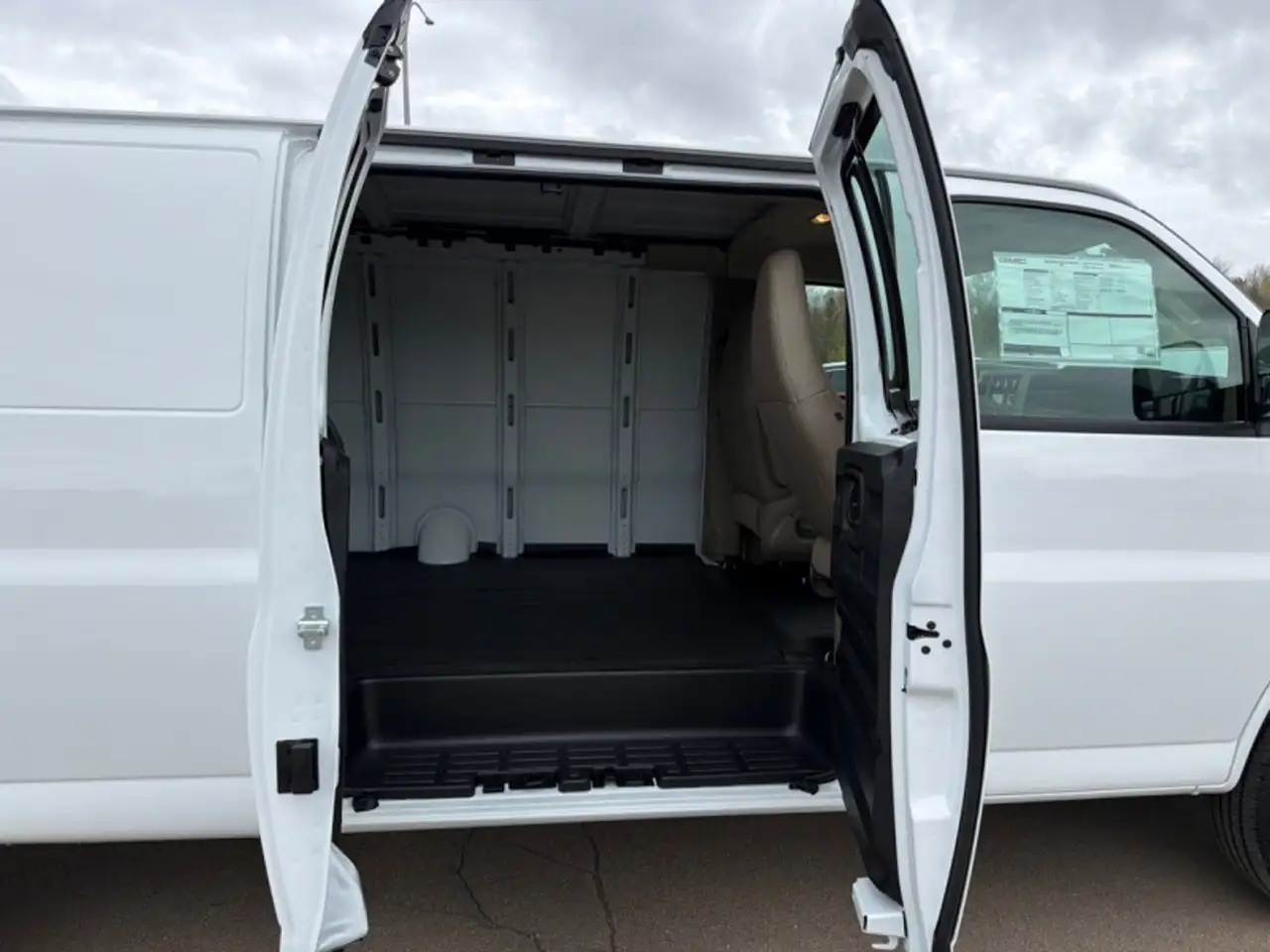 GMC Savana fotografie GMC Savana