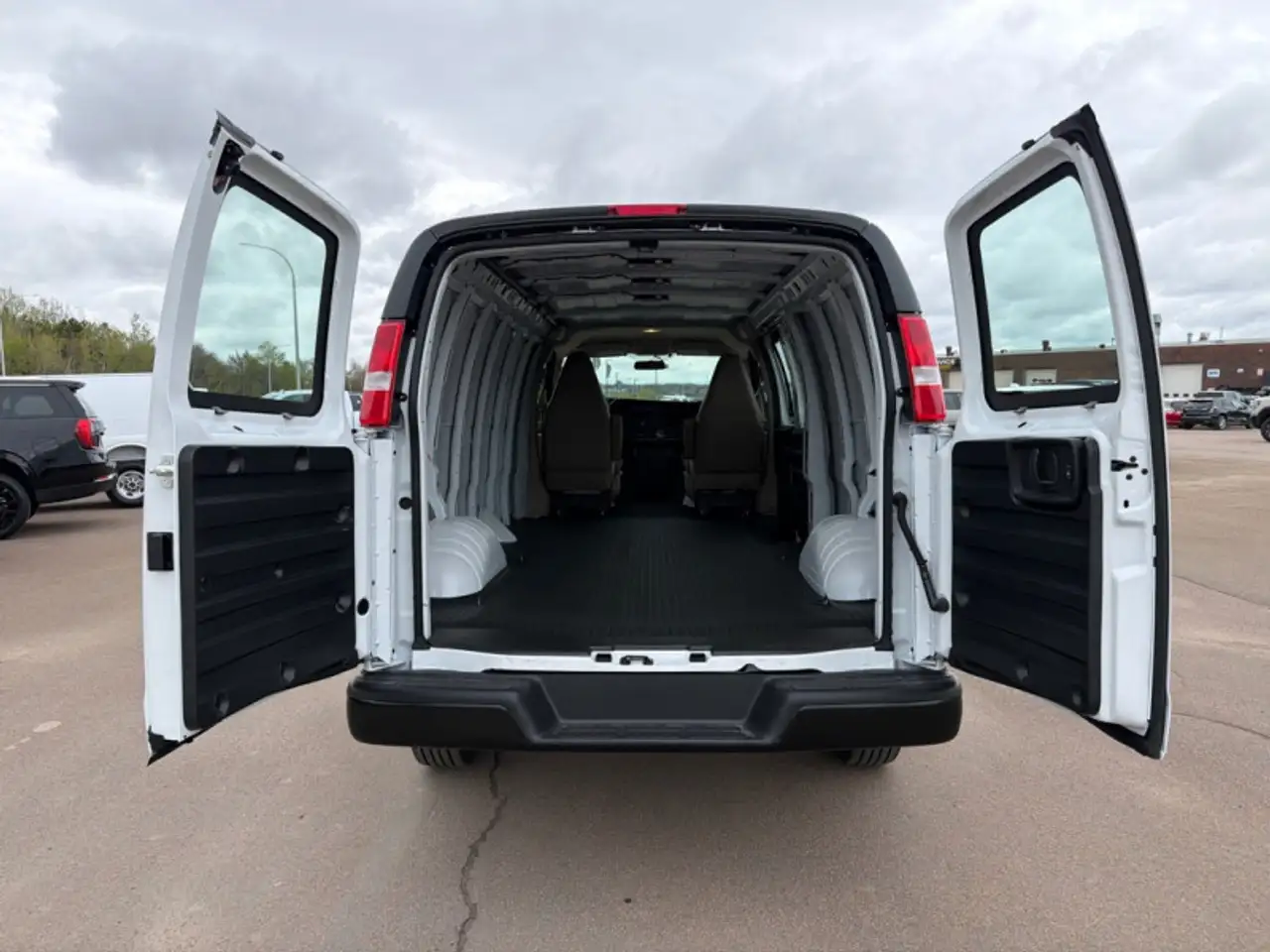 GMC Savana fotografie GMC Savana