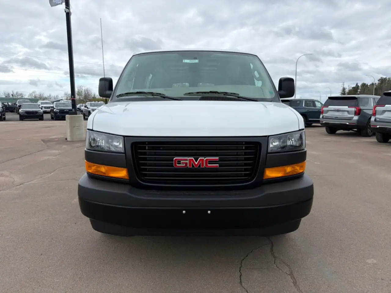 GMC Savana fotografie GMC Savana