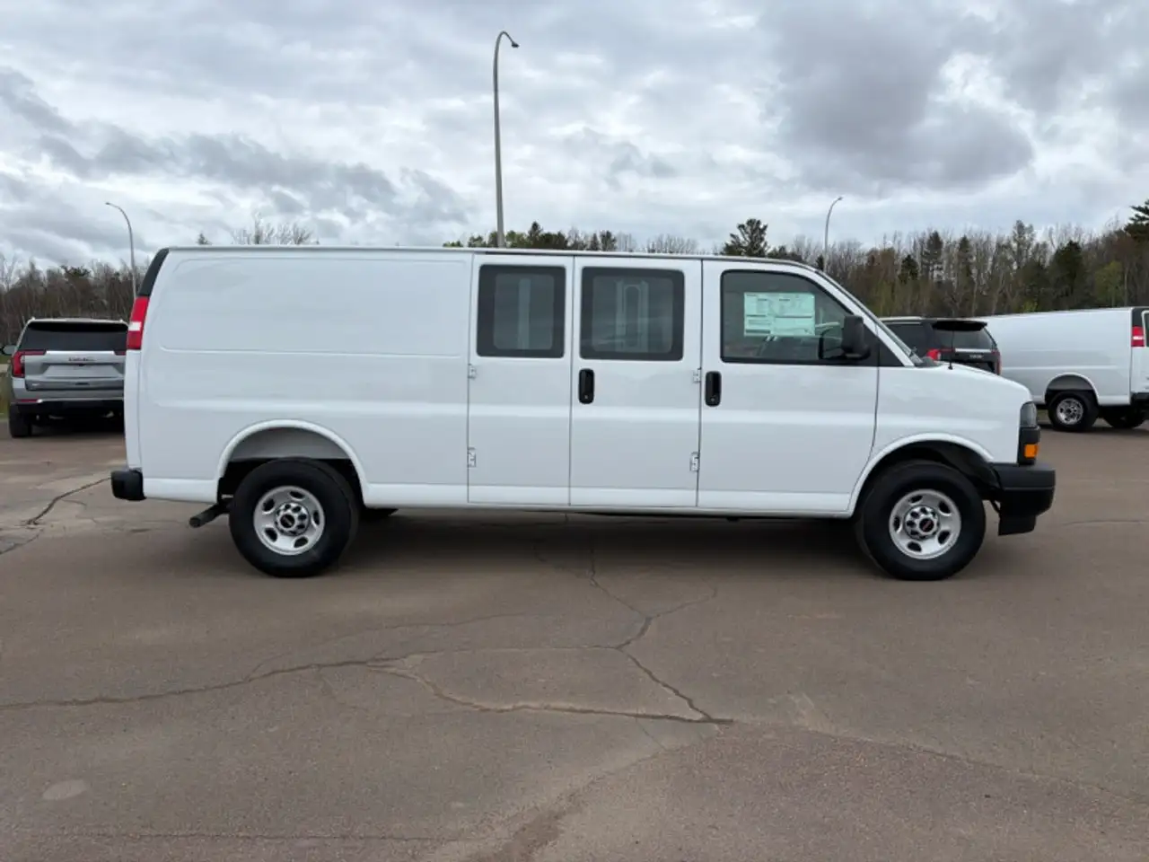 GMC Savana fotografie GMC Savana