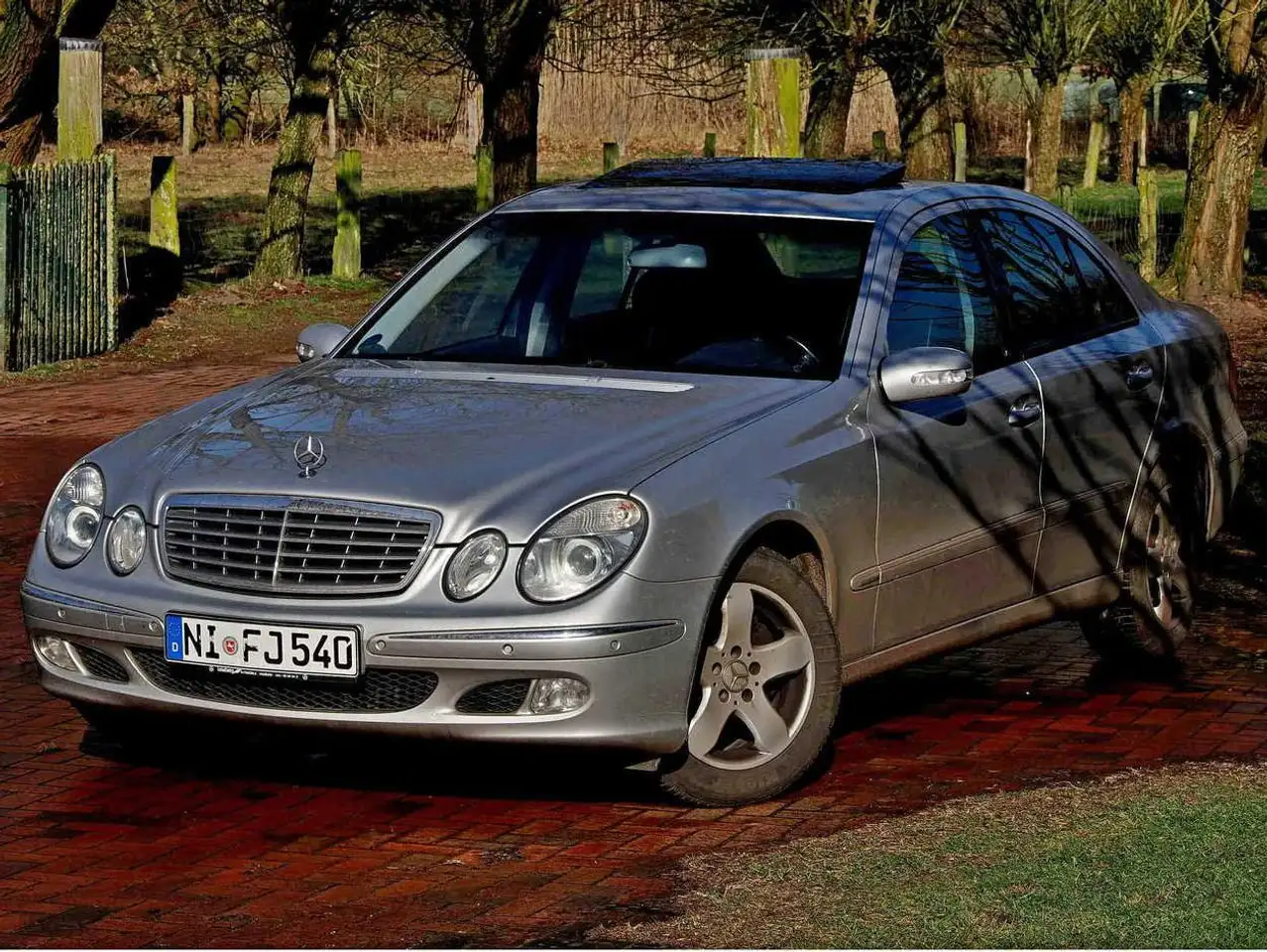 Mercedes-Benz E 220