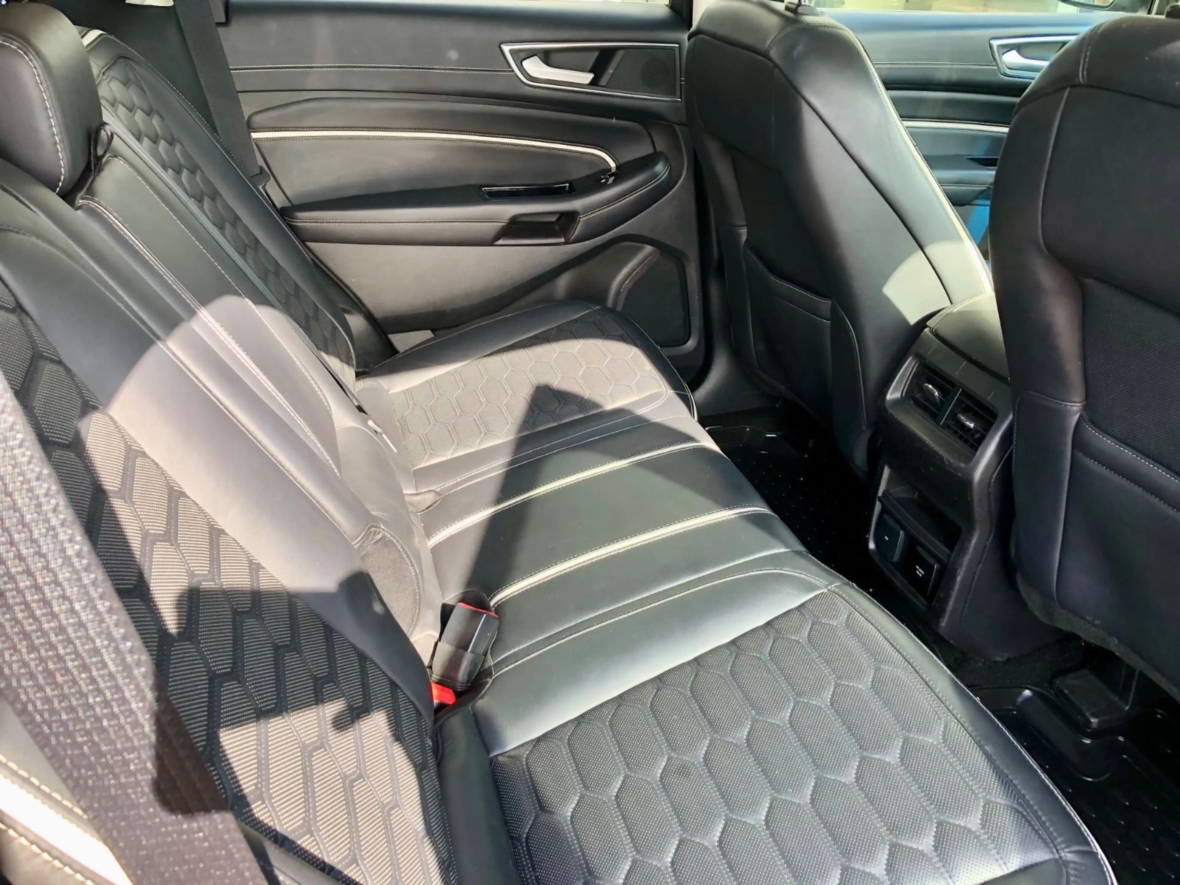 Ford Edge Vignale 4x4/Leder/Sitzhz/Navi/DAB/LED — photo 11