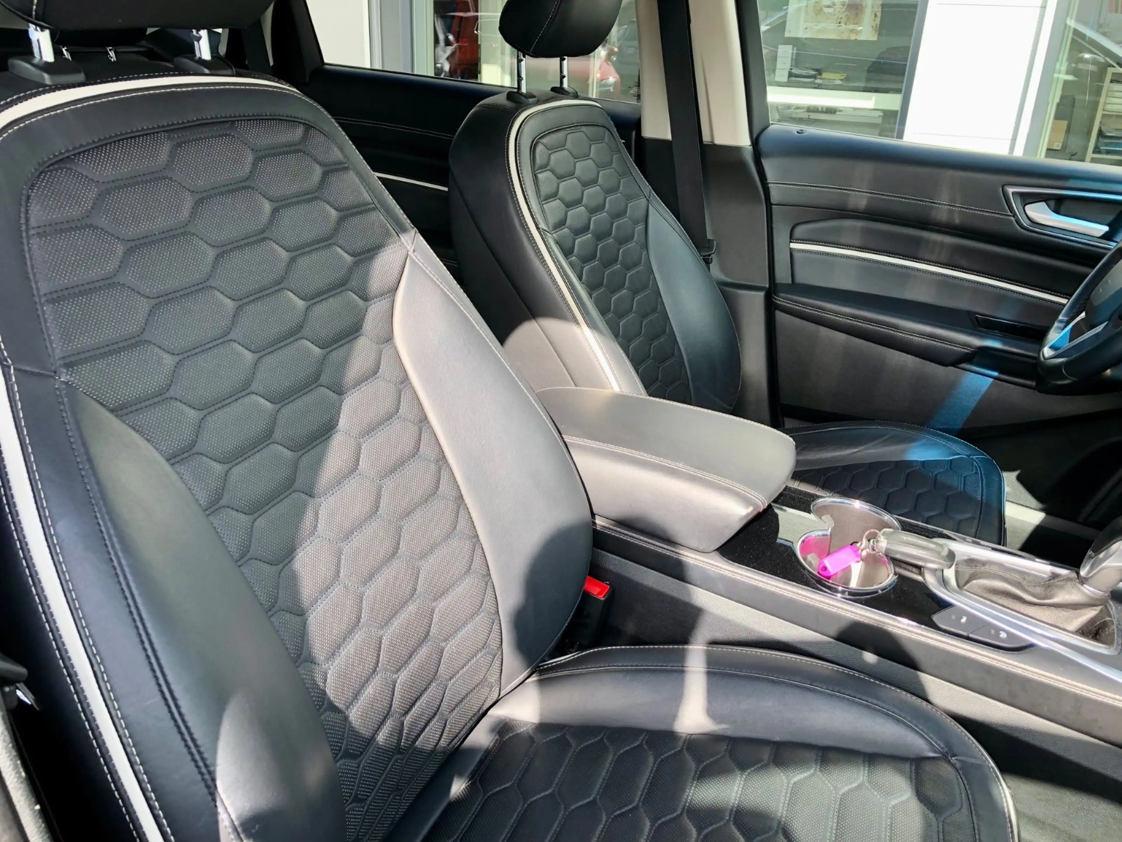 Ford Edge Vignale 4x4/Leder/Sitzhz/Navi/DAB/LED — photo 13
