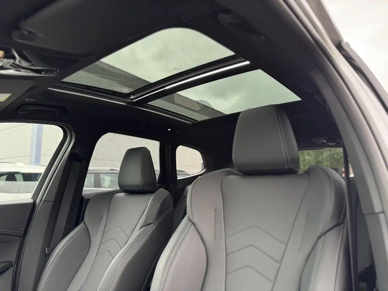 BMW X1 sDrive18i M Sport / KEYLESS / LEDER / PANO / ADPT LED / CAM, миниатюра 25