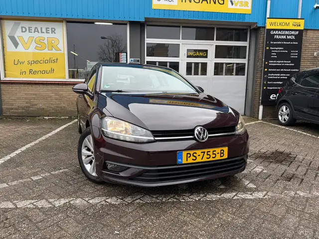 Volkswagen Golf view 2