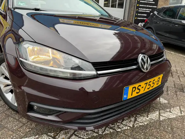 Volkswagen Golf view 3