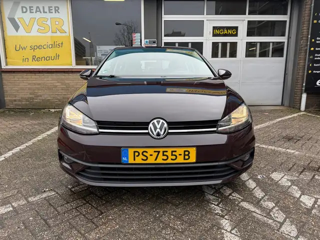 Volkswagen Golf view 4