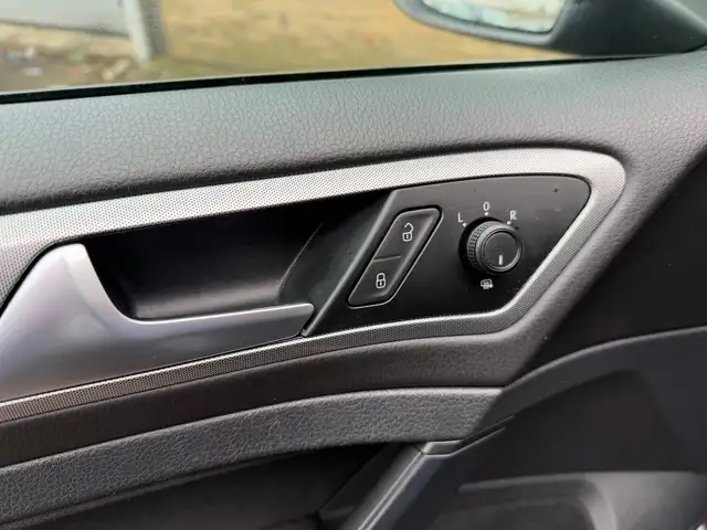 Volkswagen Golf view 13
