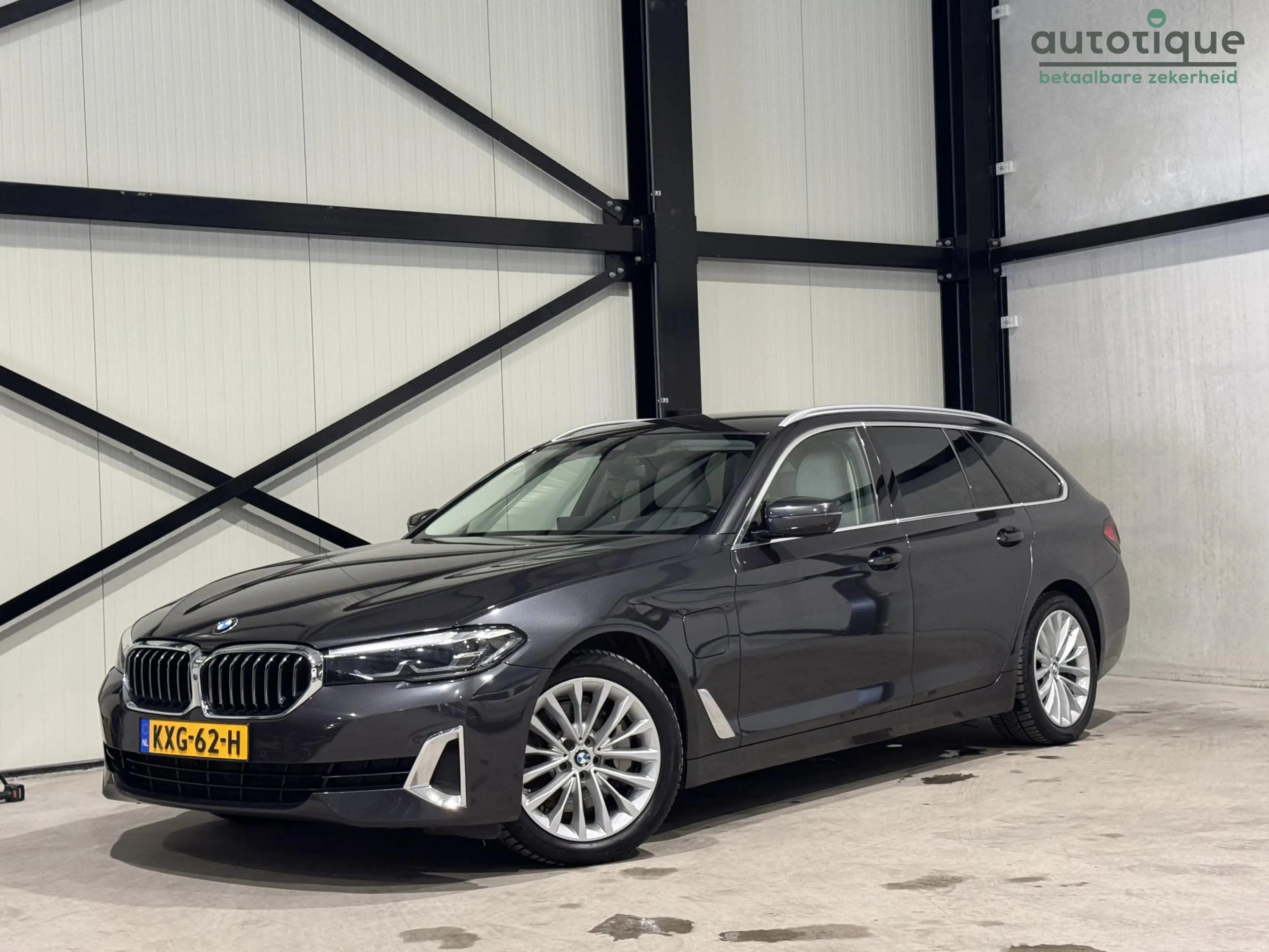 BMW 530 5-serie Touring 530e Luxury | navi | leder | led |