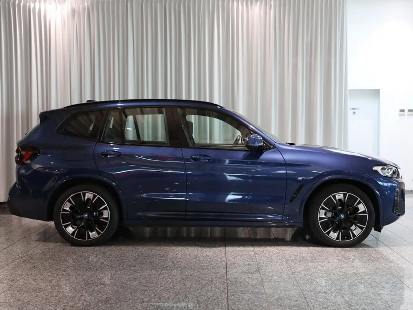BMW iX3 M Sport AHK DrivAssProf HUD HarmKar Bleu - 2