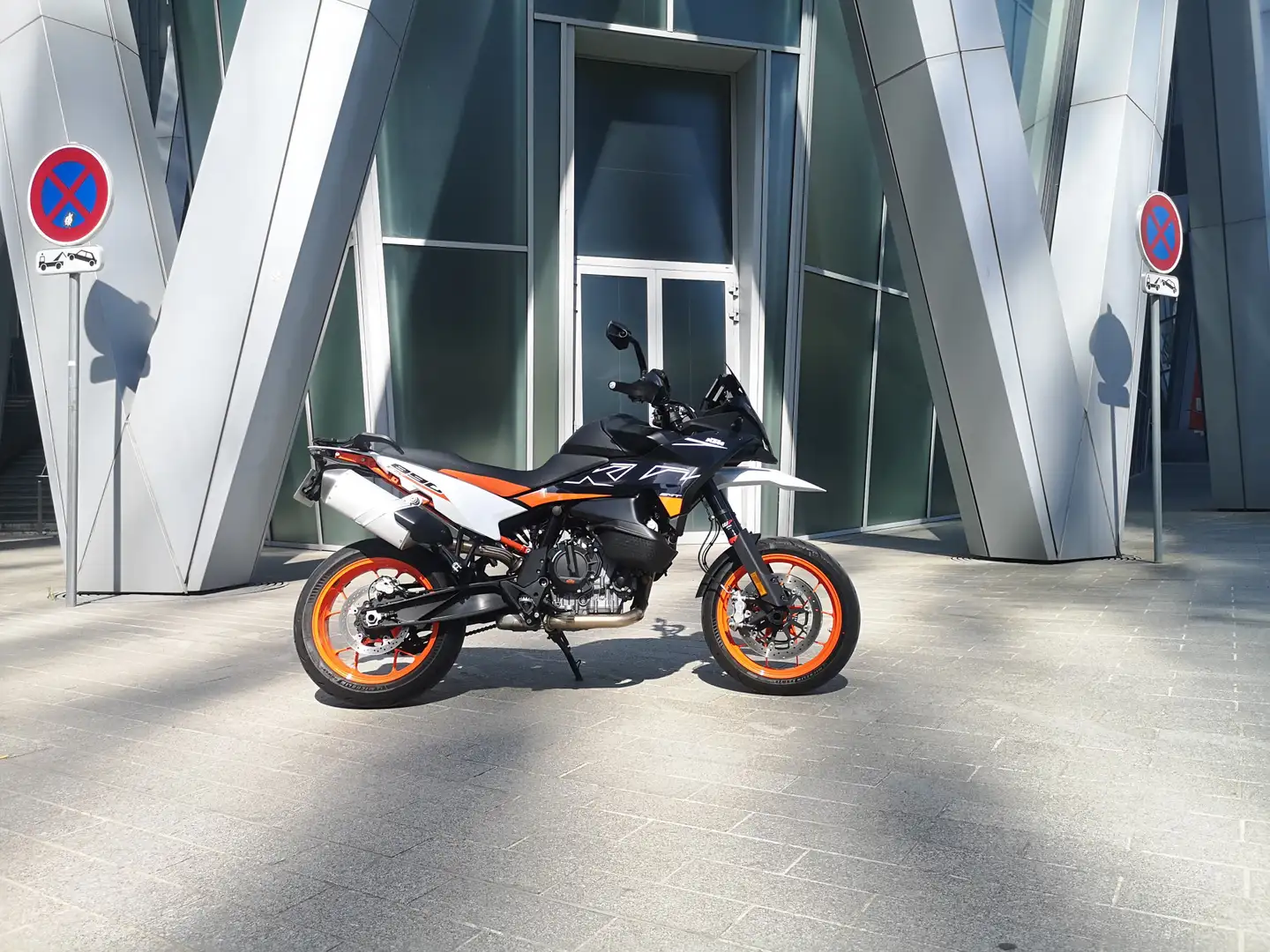 KTM 890 SMT - 1