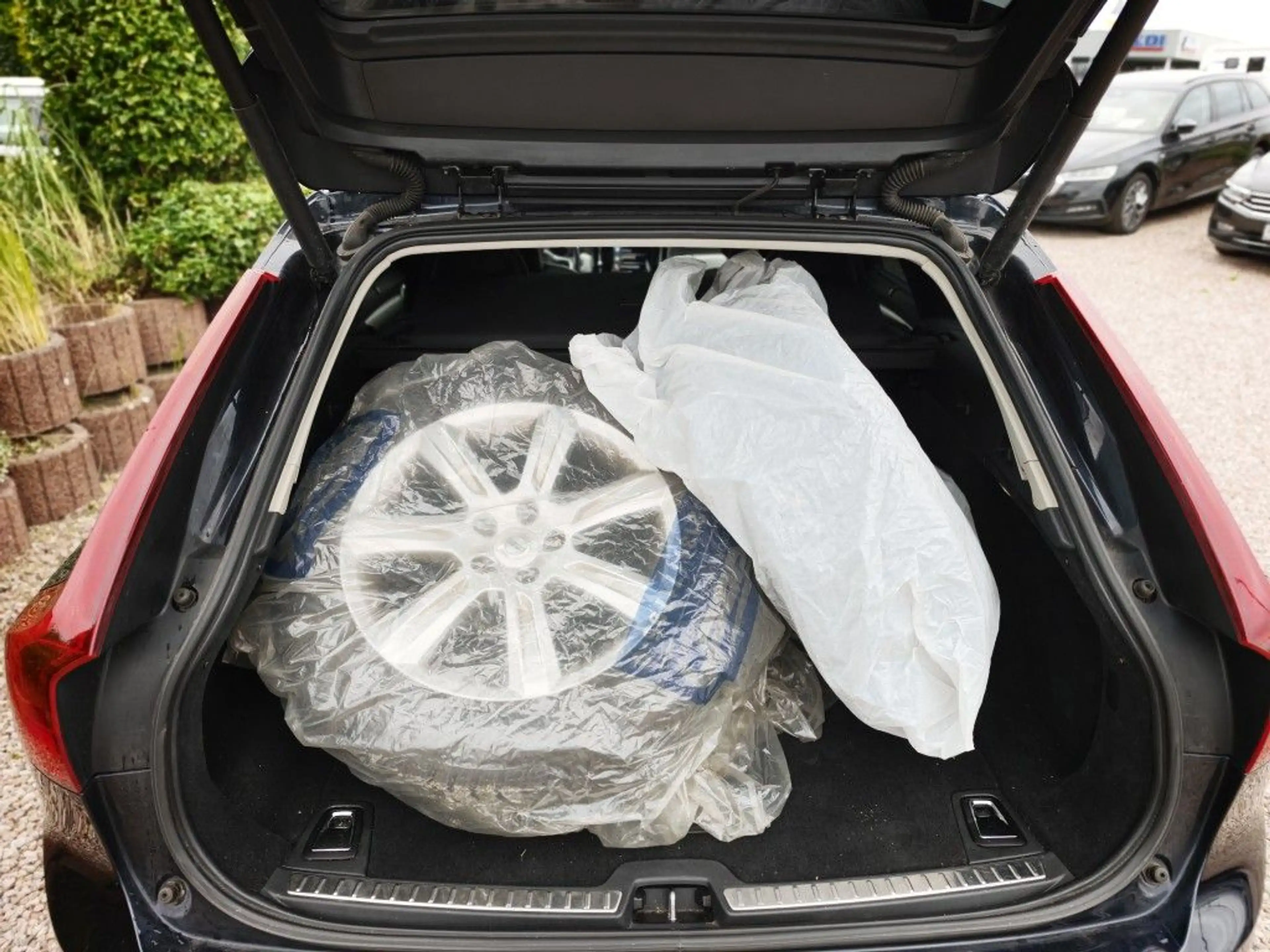 Volvo V90 D4 Geartronic Inscription *Leder,Navi,SHZ,Pano* — photo 13