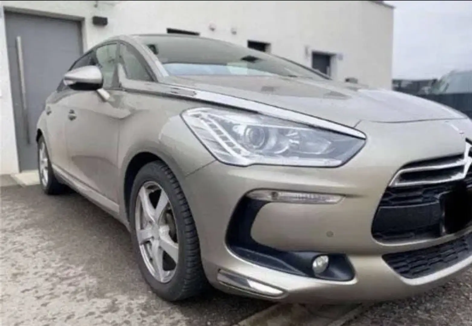 Citroen DS5 e-HDi 110 EGS6 Airdream So Chic - 2