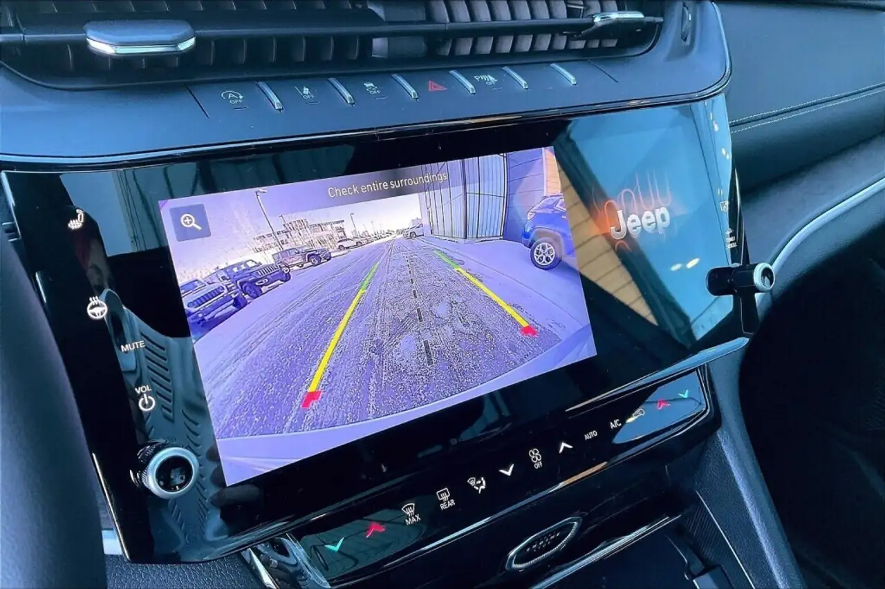Jeep Grand Cherokee снимка Jeep Grand Cherokee