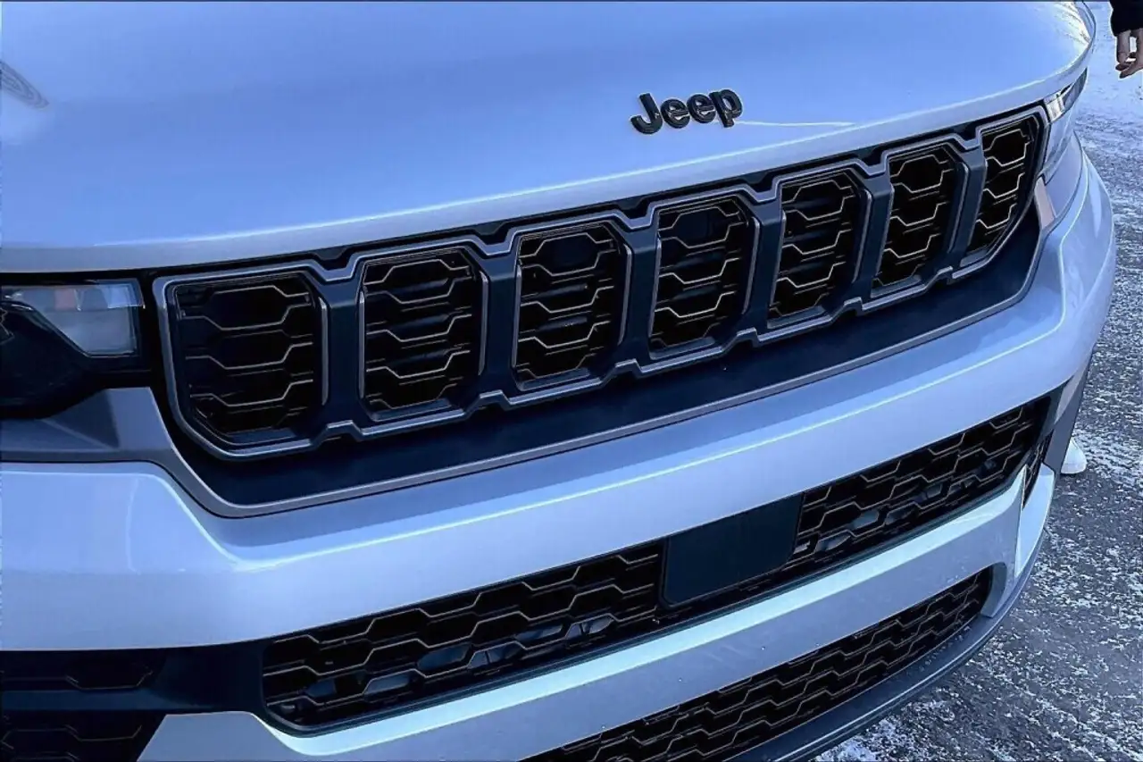 Jeep Grand Cherokee снимка Jeep Grand Cherokee