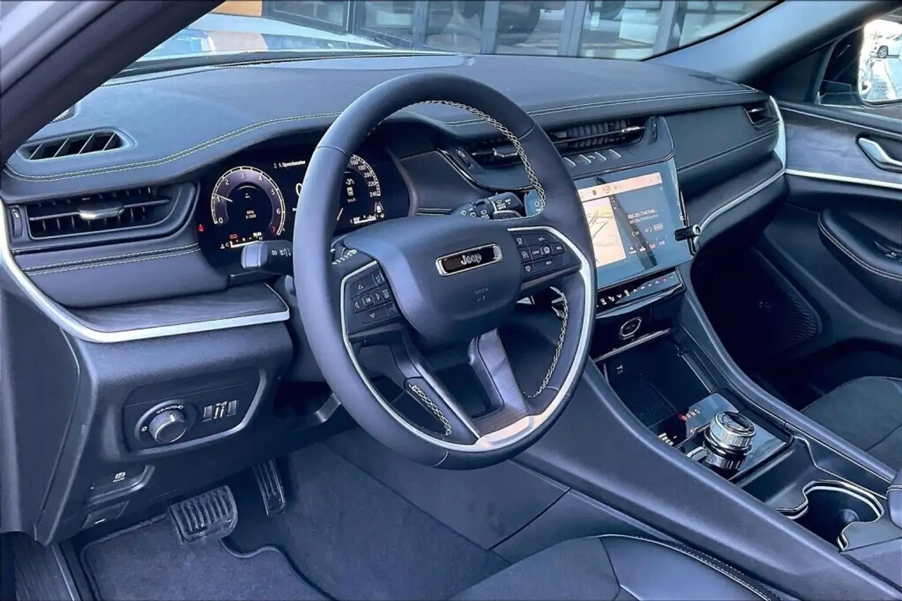 Jeep Grand Cherokee снимка Jeep Grand Cherokee