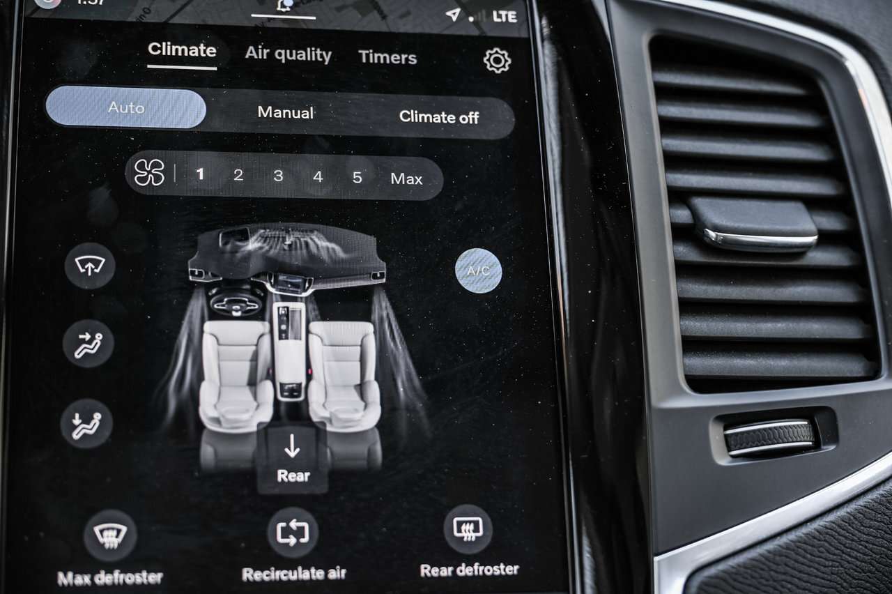 2023 Volvo XC90 B6 AWD Core - Base Climate Package / Ensemble Clim thumb 21