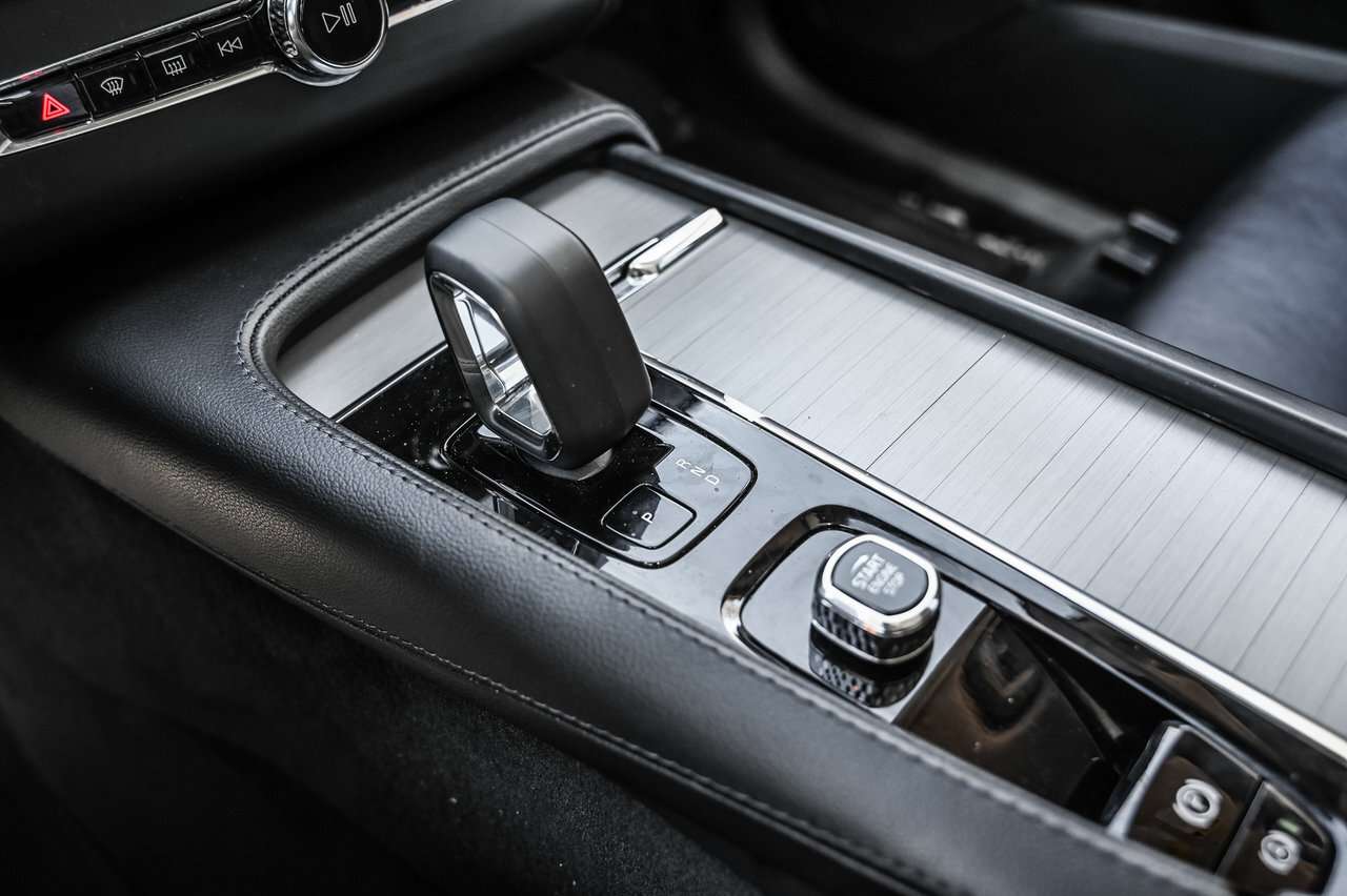 2023 Volvo XC90 B6 AWD Core - Base Climate Package / Ensemble Clim thumb 16