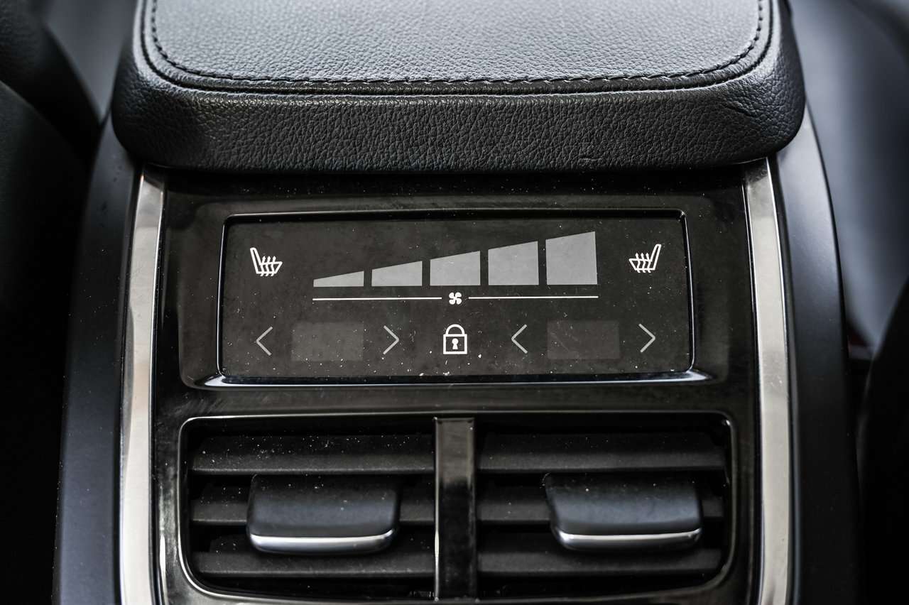 2023 Volvo XC90 B6 AWD Core - Base Climate Package / Ensemble Clim thumb 23