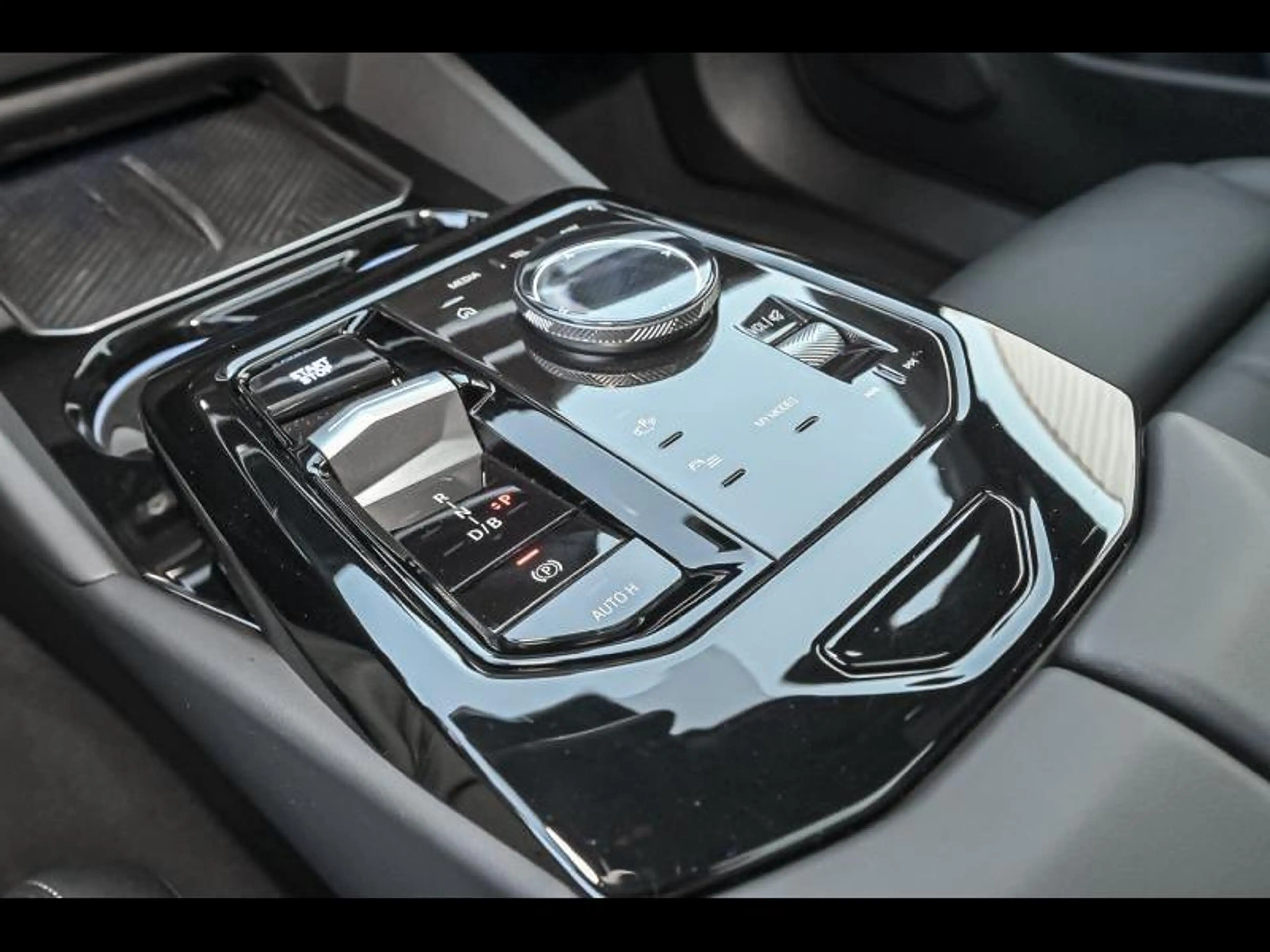 BMW i5 i5 xDrive40 — photo 11