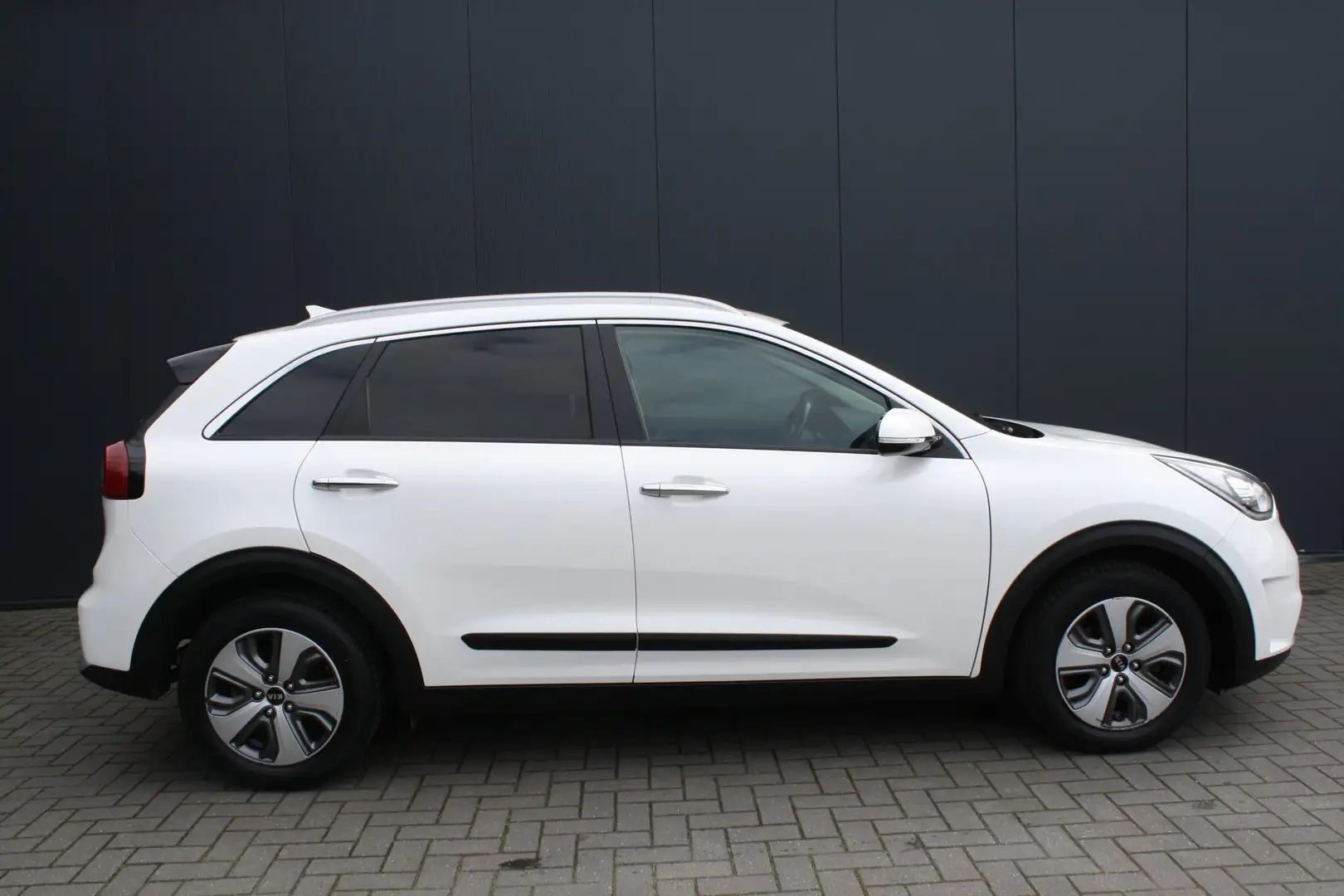 Kia Niro 1.6 GDi Hybrid DynamicLine - NAVIGATIE - CAMERA - Weiß - 2