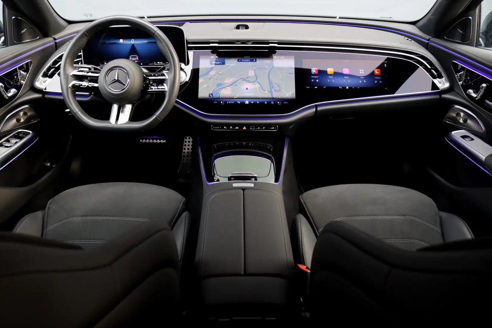 Mercedes-Benz E 300 e AMG Line | Hyperscreen | Distronic | Panoramadak Zilver - 2