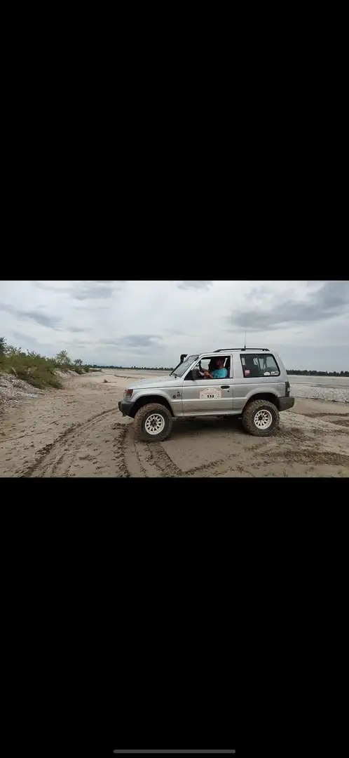 Mitsubishi Pajero 3p 2.5 tdi GLX - 2