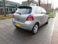 Toyota Yaris 1.3 16V VVT-I Terra dealer onderh Gris - thumbnail 4