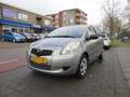 Toyota Yaris 1.3 16V VVT-I Terra dealer onderh Gris - thumbnail 1