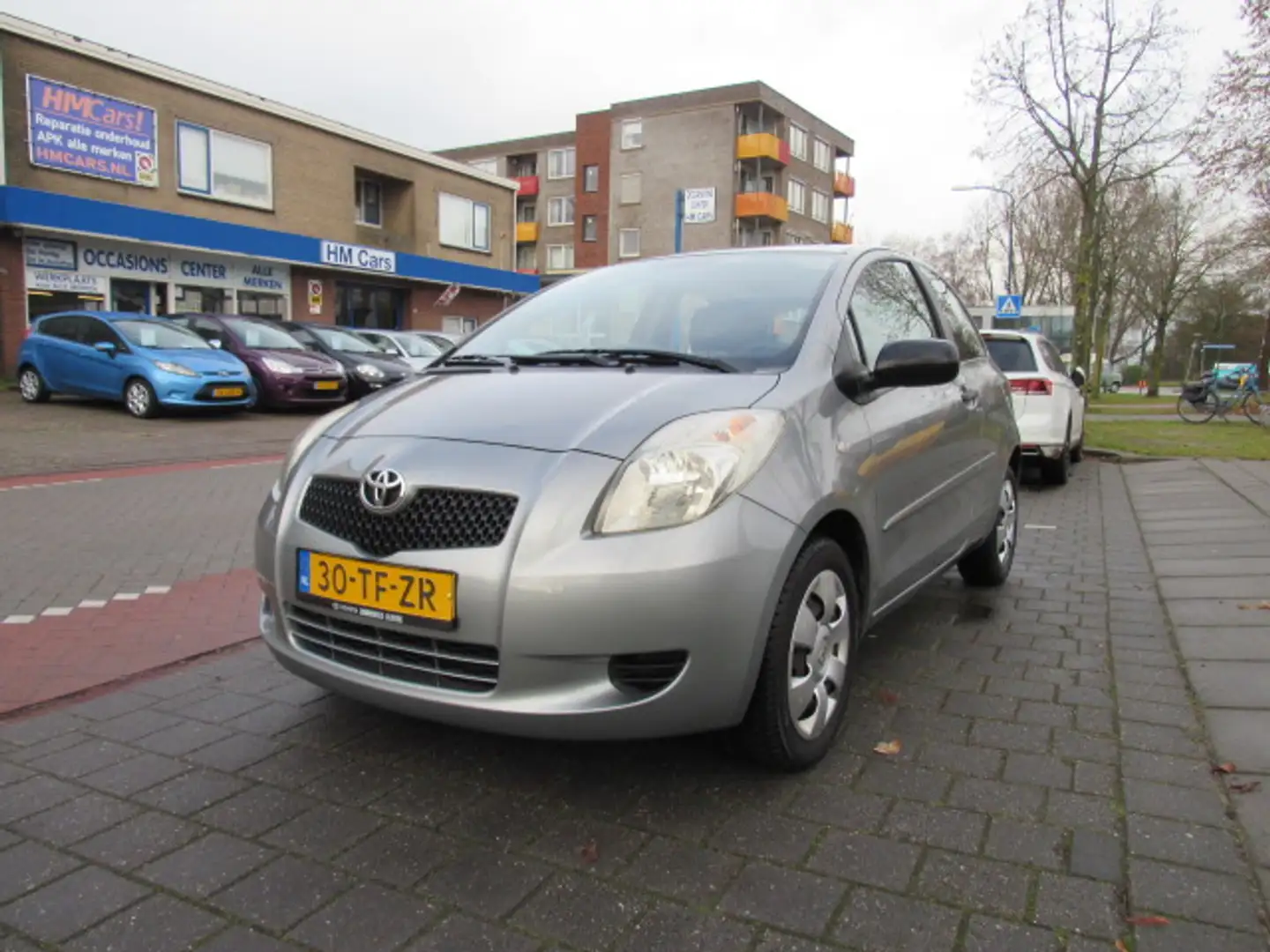 Toyota Yaris 1.3 16V VVT-I Terra dealer onderh Gris - 1