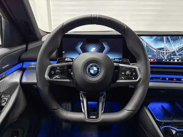 BMW 5 Series view 13