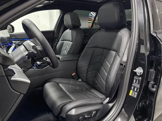 BMW 5 Series view 10