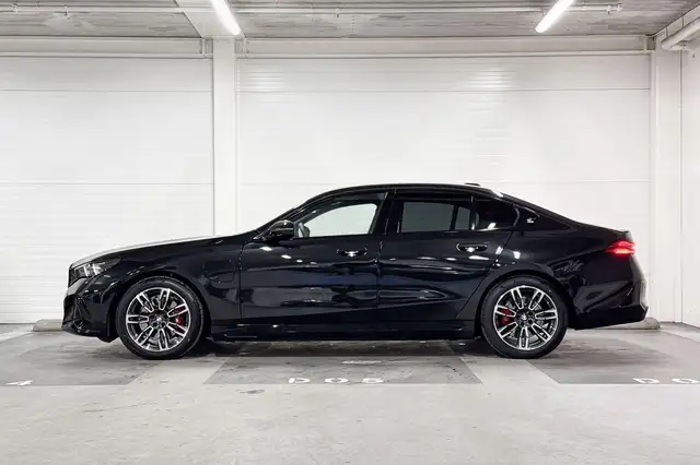 BMW 5 Series view 2