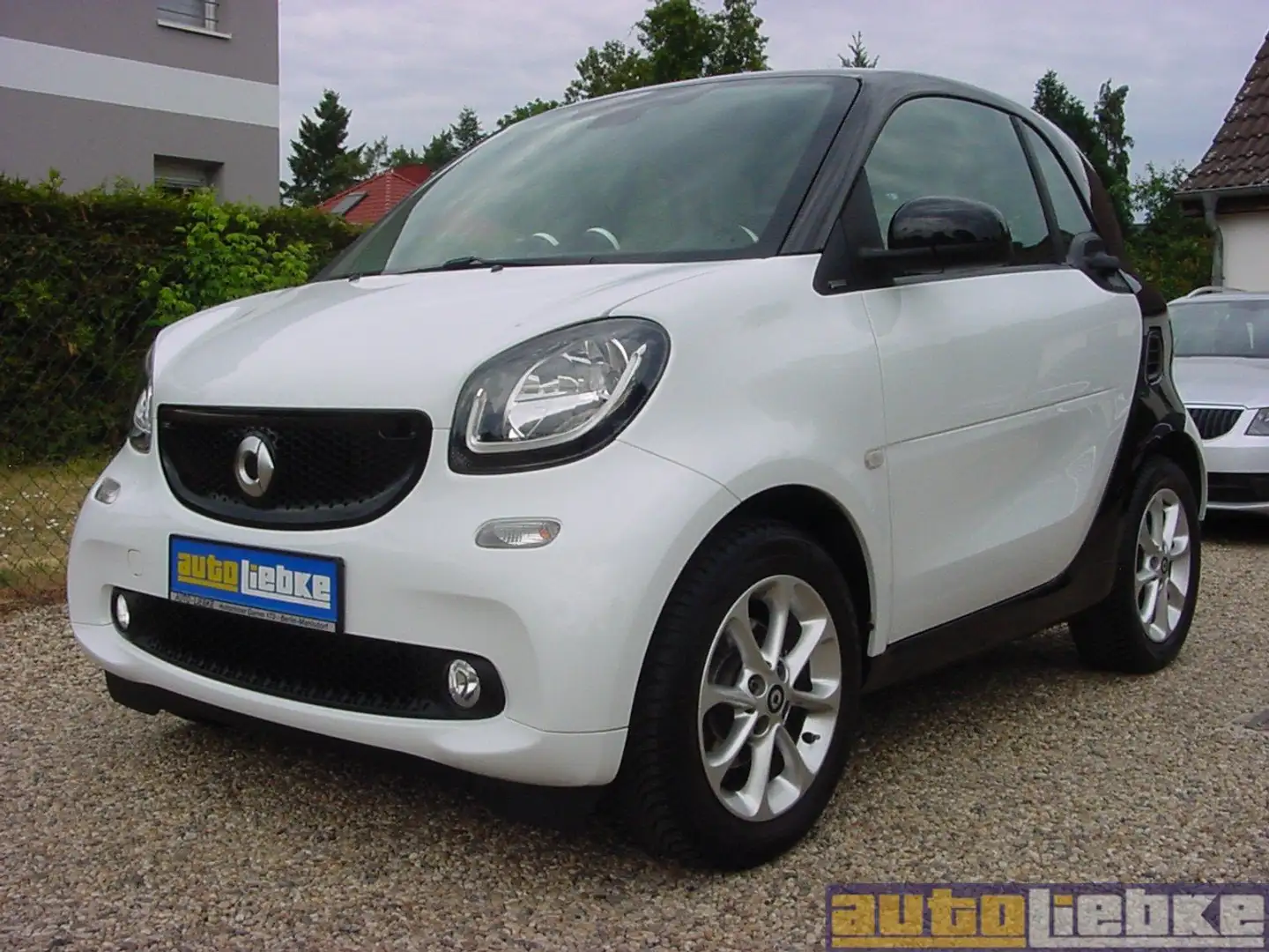 smart forTwo COUPE PASSION KLIMAAUT,SITZHZG,PANO,BT,GRA Weiß - 1