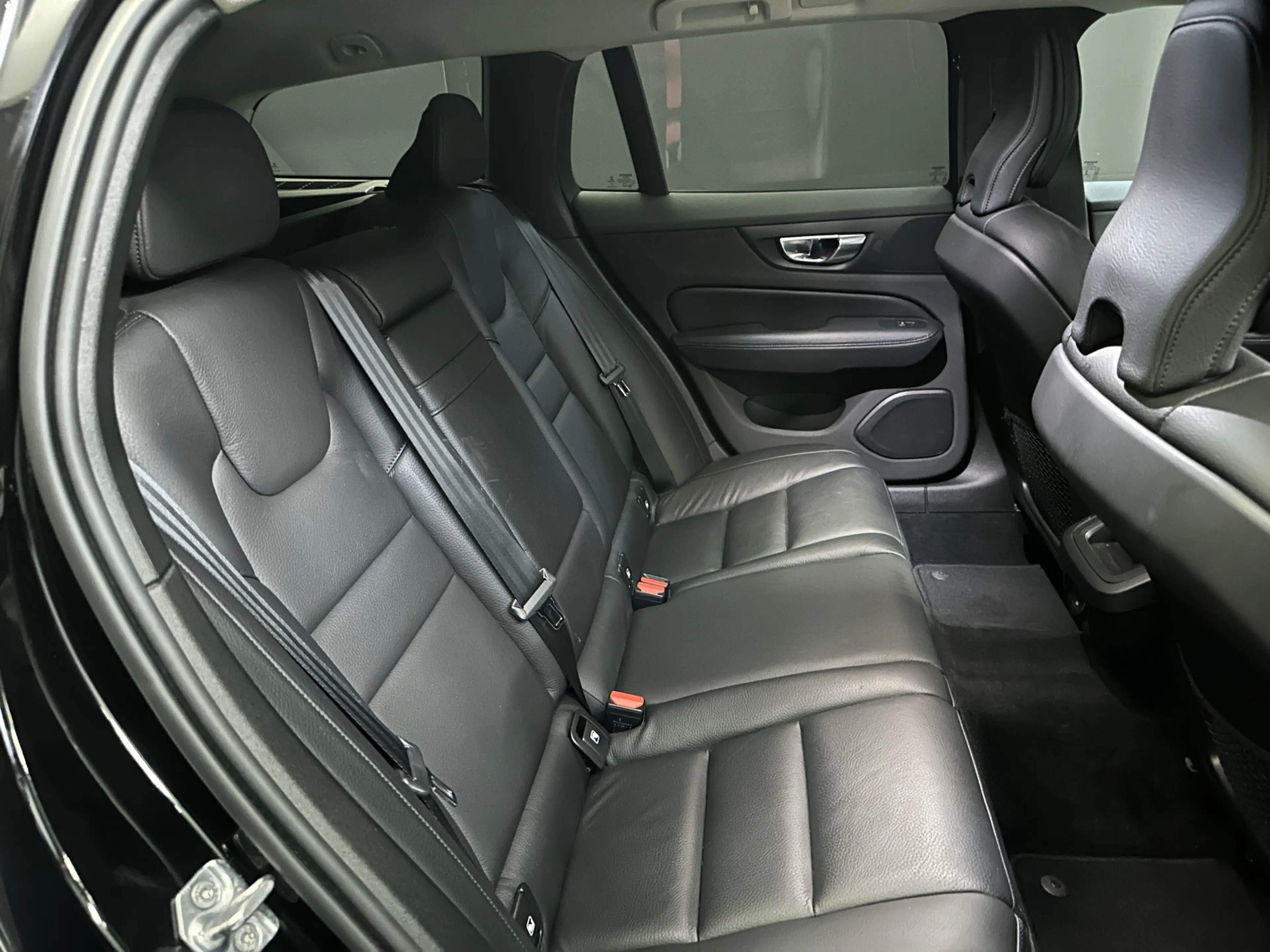 Volvo V60 2.0 B3 Momentum Advantage *SUPER STAAT* — photo 8