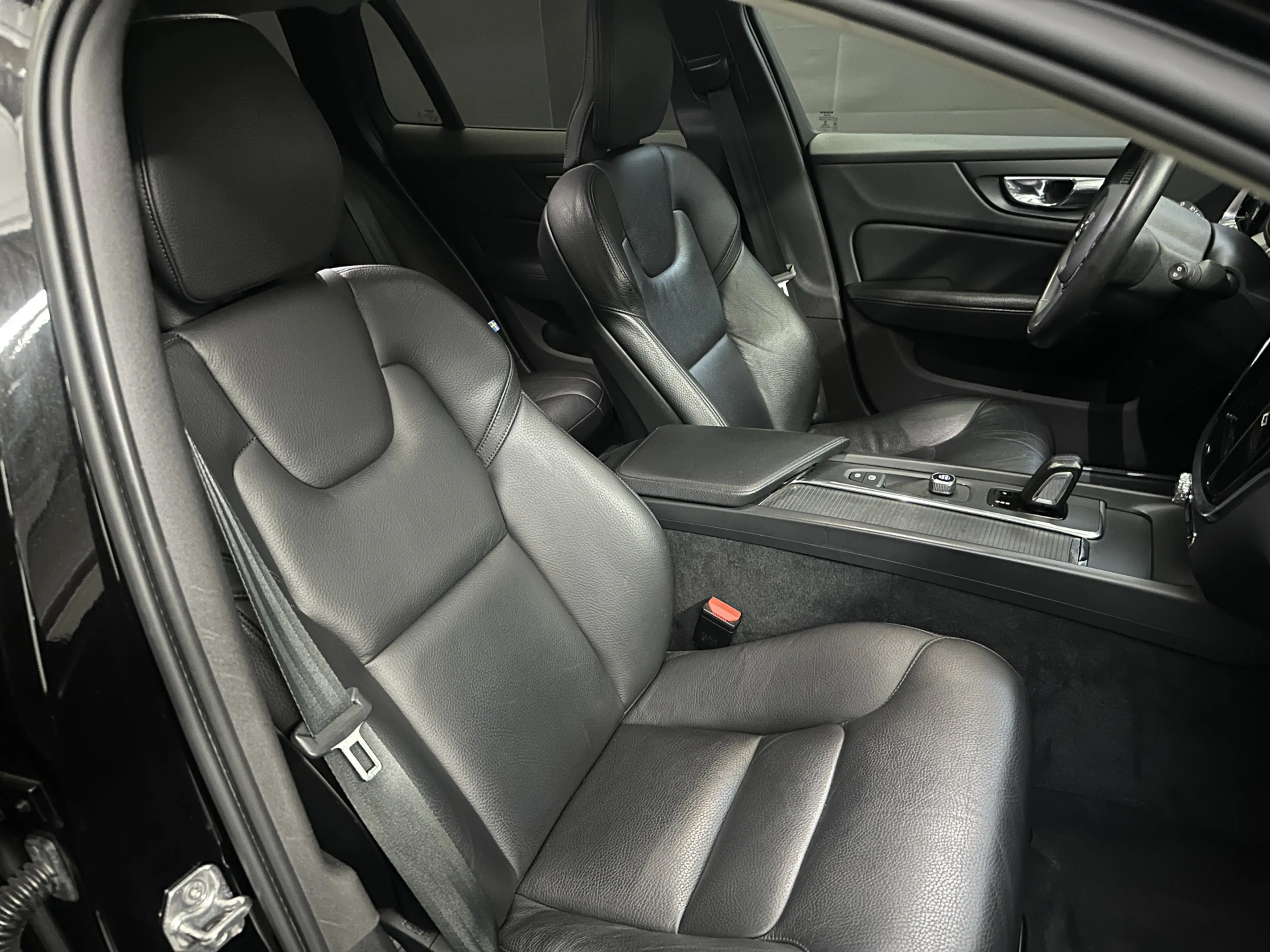 Volvo V60 2.0 B3 Momentum Advantage *SUPER STAAT* — photo 9