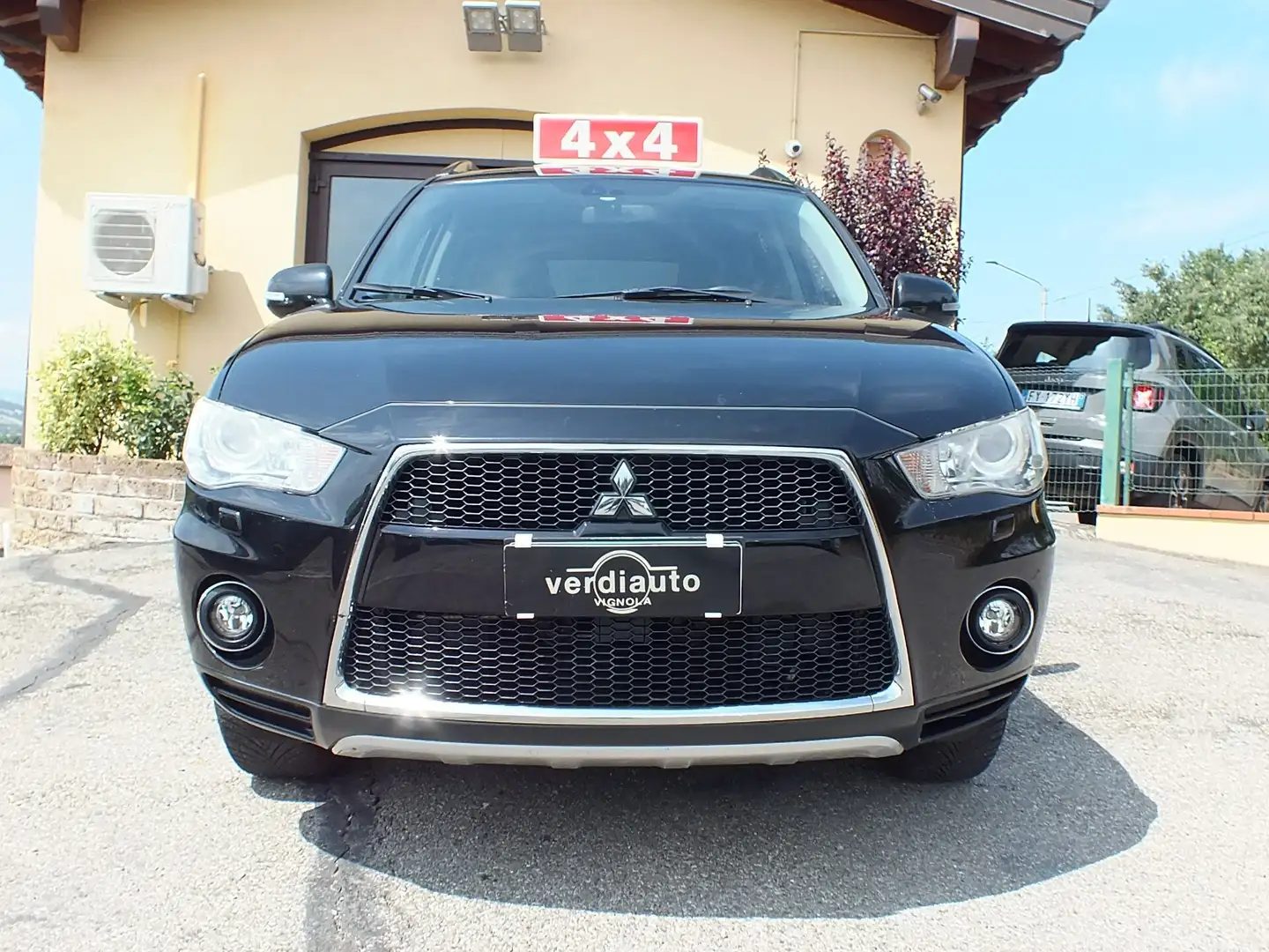 Mitsubishi Outlander OUTLANDER DI-D 4X4-AUTOM. 7-POSTI UNIPROPRIETARIO! Nero - 2