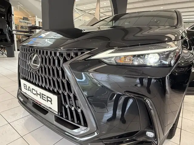 Lexus NX 450h+ NX 450 h+ E-Four Ansicht 34