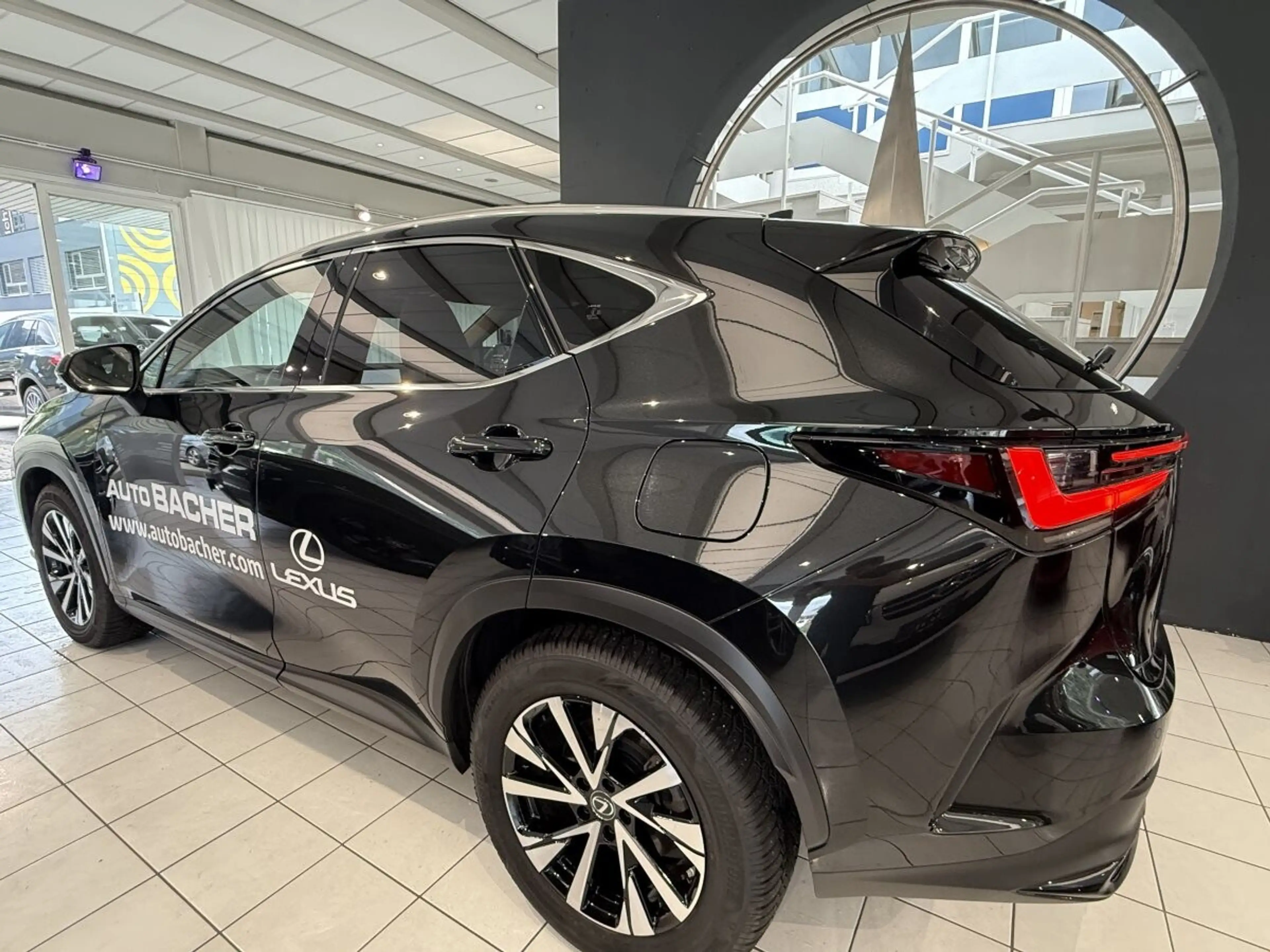 Lexus NX 450h+ NX 450 h+ E-Four — photo 4