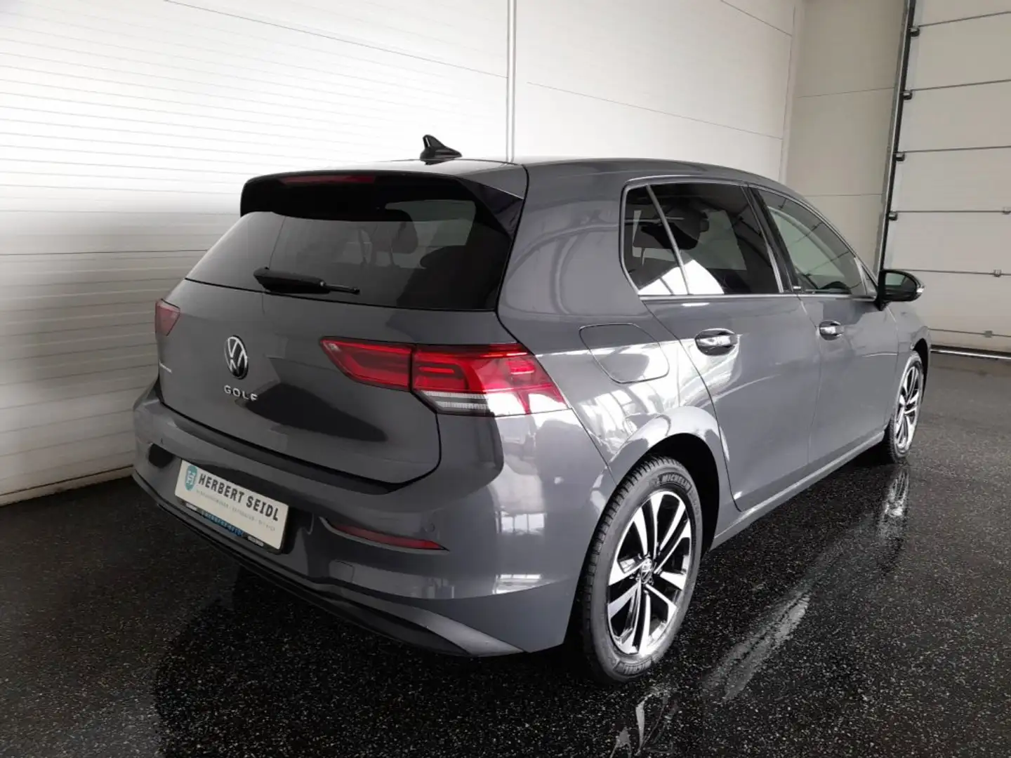 Volkswagen Golf VIII UNITED 2,0 TDI DSG *LED MIT FLA / VIRTUELL / NAVI / AHV / ACC / 3-ZONEN KLIMA / VERKEHRSZEICHEN & SPURHALTEASSIST* Grau - 2