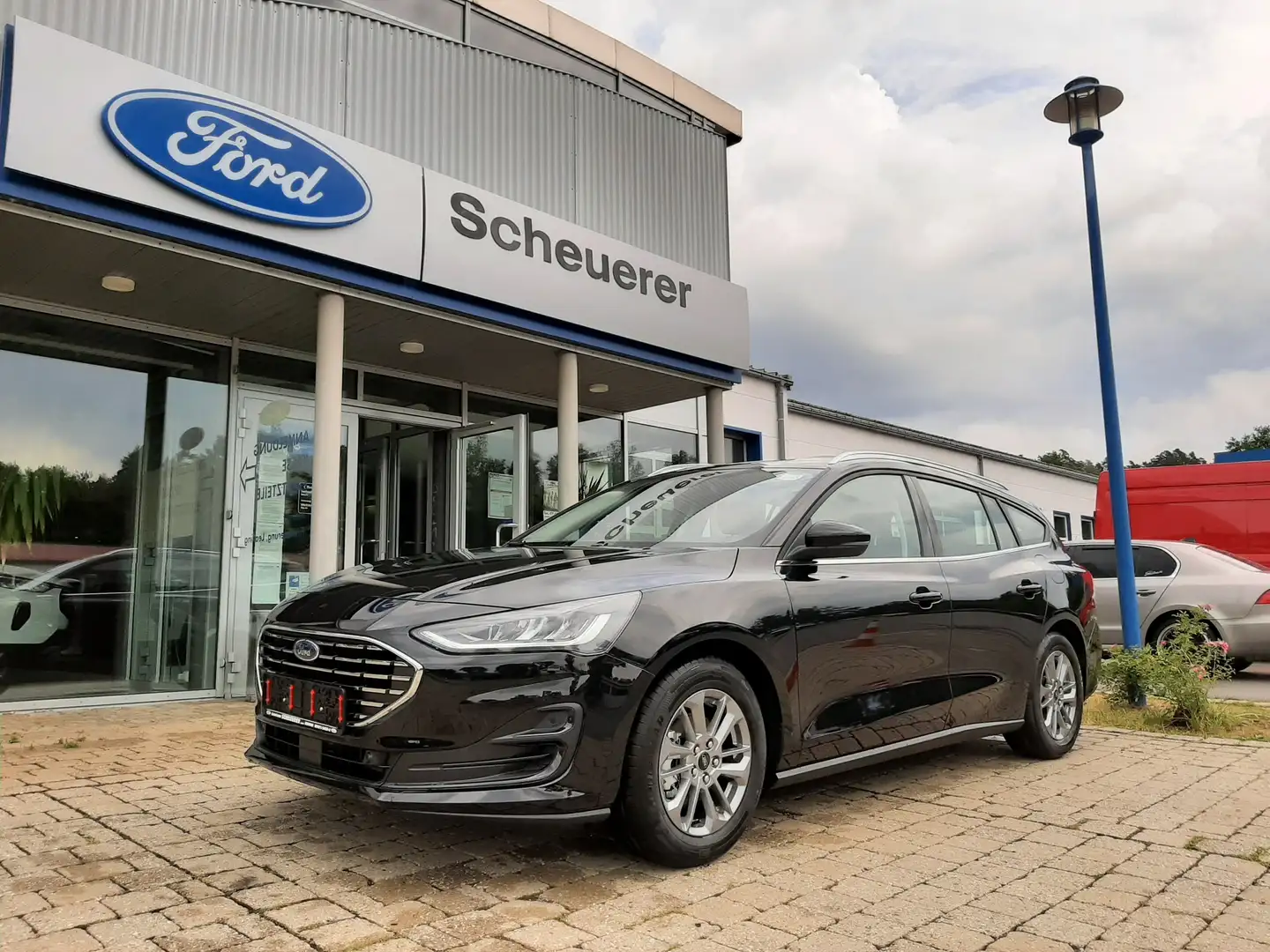 Ford Focus Titanium 1,0 l EcoBoost MHEV Mild-Hybrid Schwarz - 1