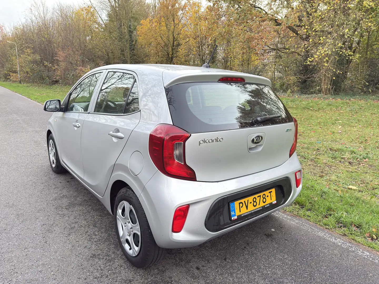 Kia Picanto 1.0 CVVT Eco.PlusL 2017 5 deurs apk tot 2026 Grijs - 2