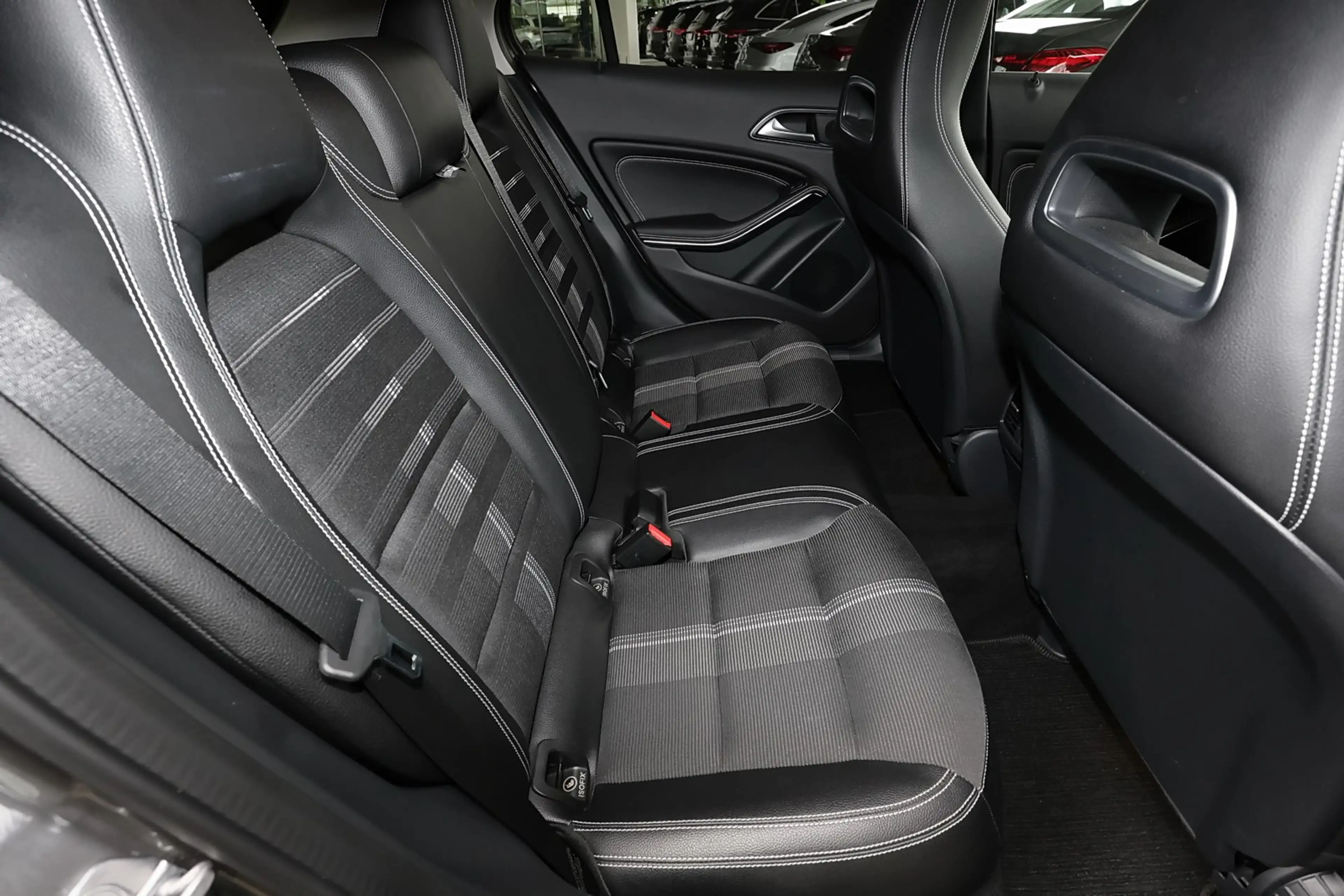Mercedes-Benz GLA 220 d Sport Utility Vehicle NIGHT+MEMORY+18" — photo 6