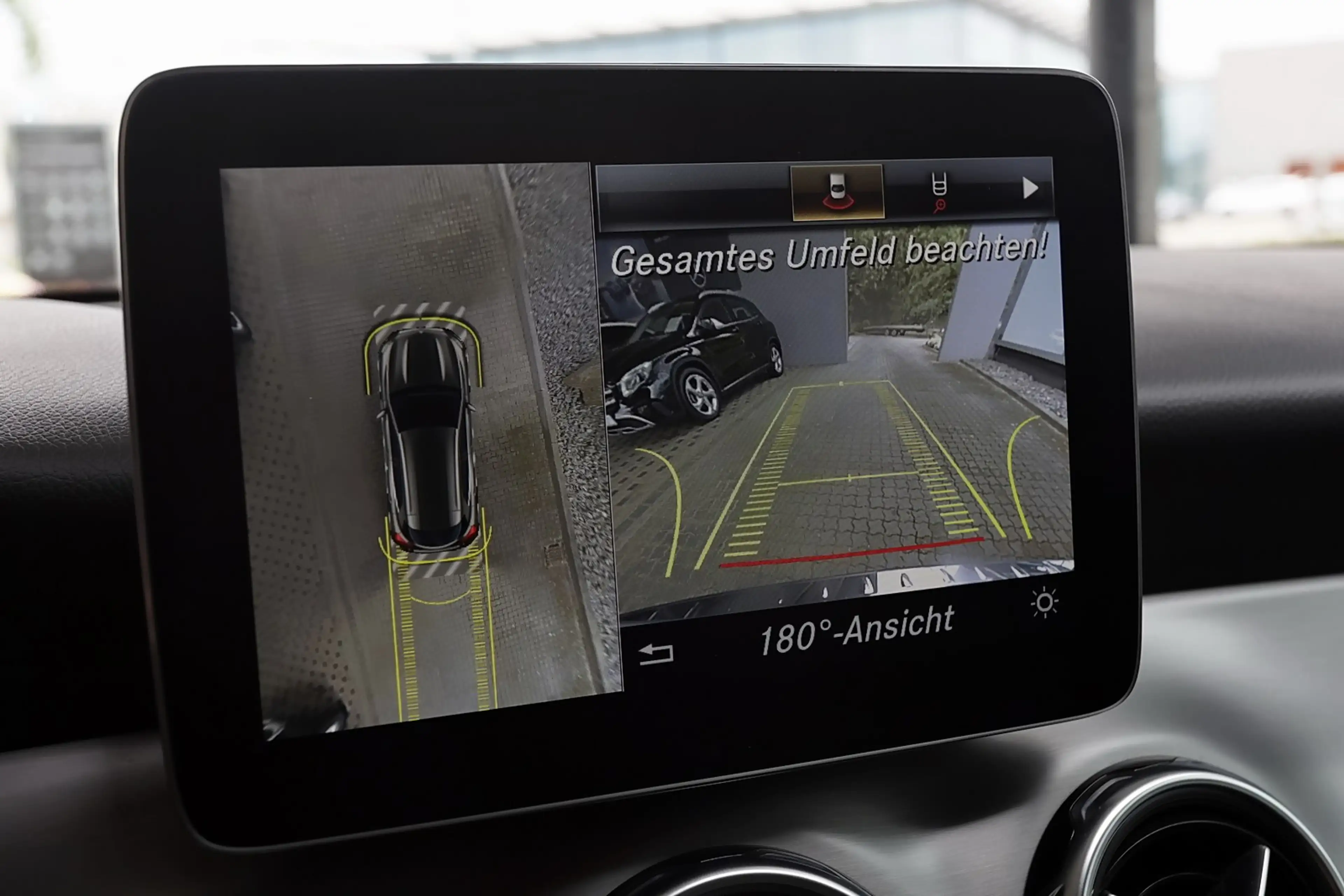 Mercedes-Benz GLA 220 d Sport Utility Vehicle NIGHT+MEMORY+18" — photo 10
