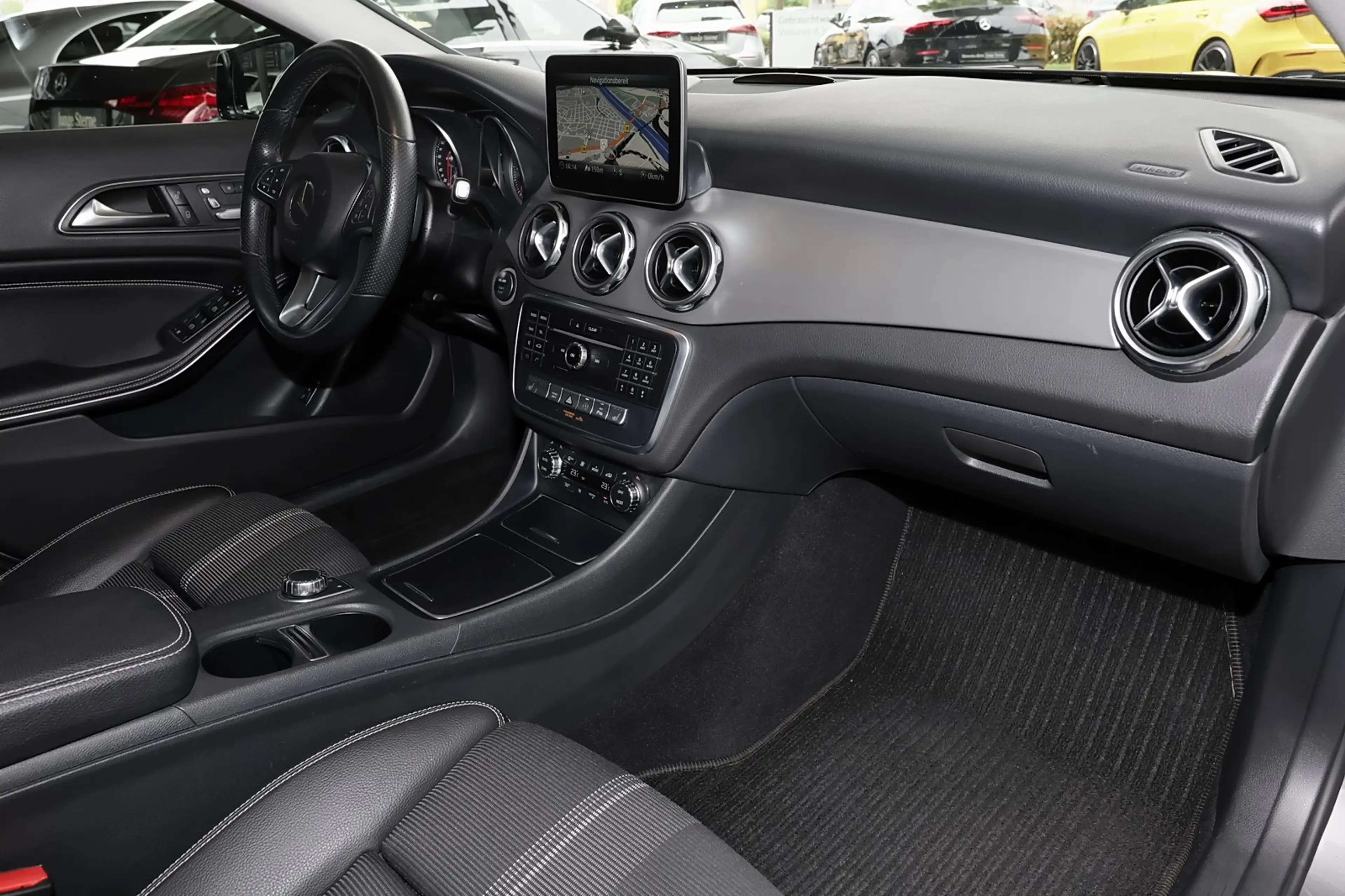 Mercedes-Benz GLA 220 d Sport Utility Vehicle NIGHT+MEMORY+18" — photo 7